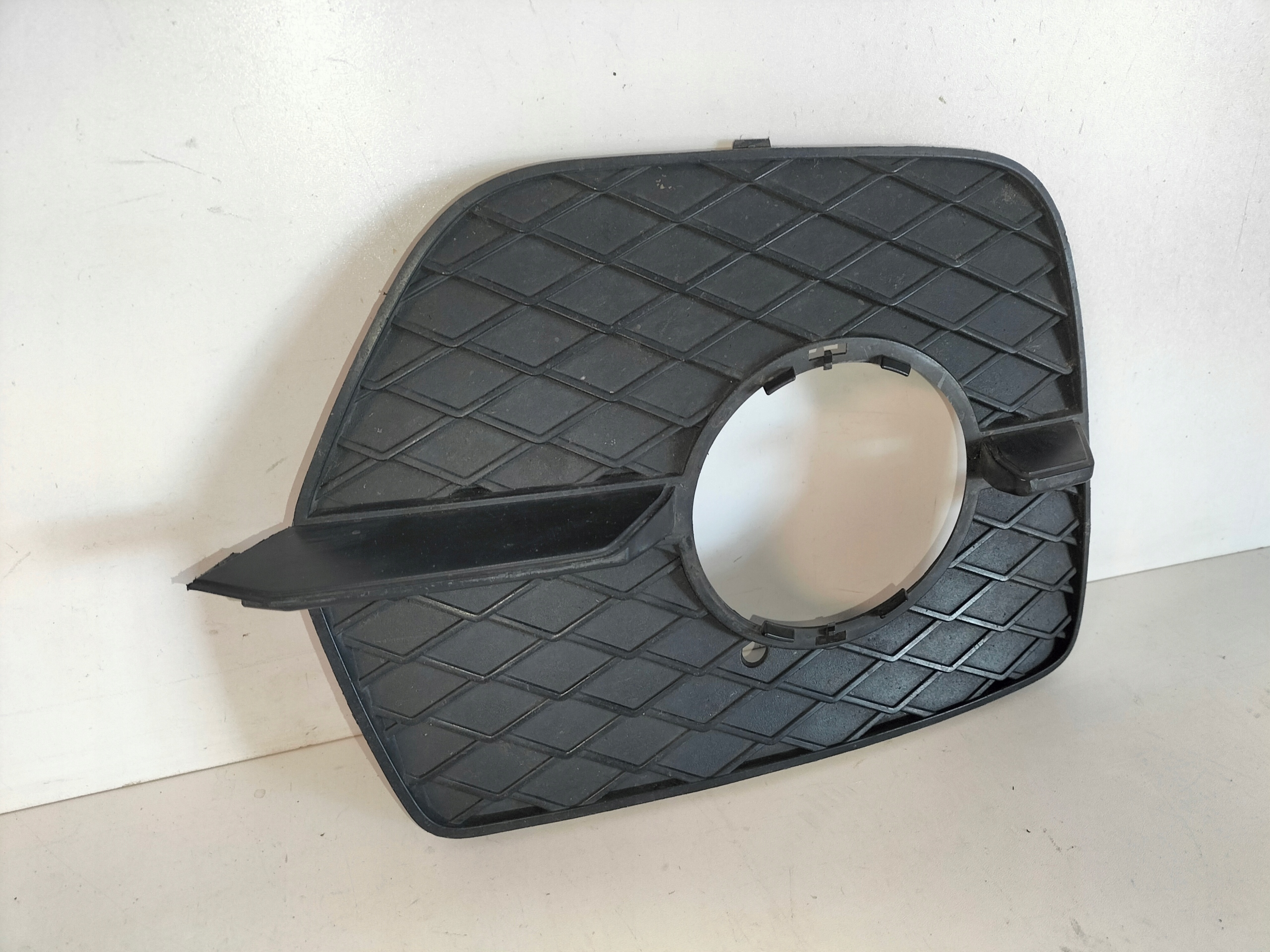KRYTKA MRIEZKA PREDNEHO NARAZNIKA PRAVA BMW X6 E71 08-