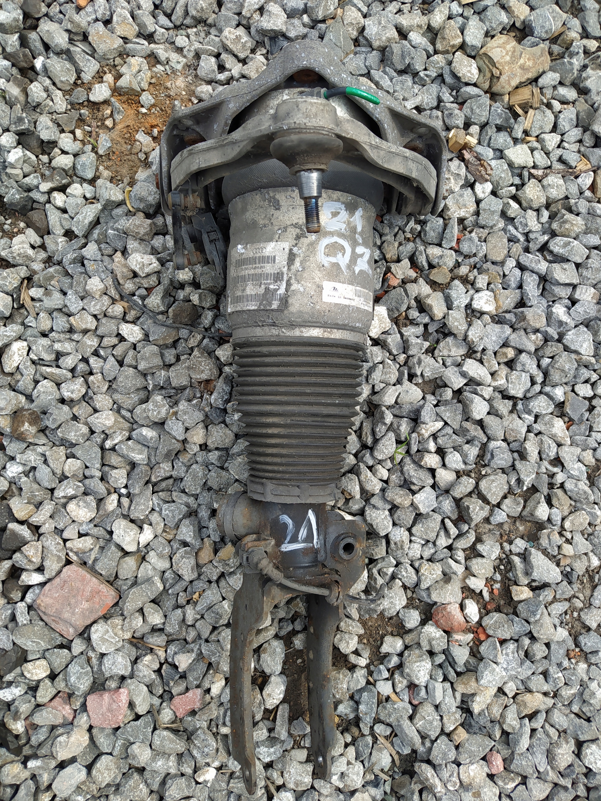 AUDI Q7 4L PRAVÝ PREDNÝ VZDUCHOVÝ TLMIČ MECH 7L8616040B