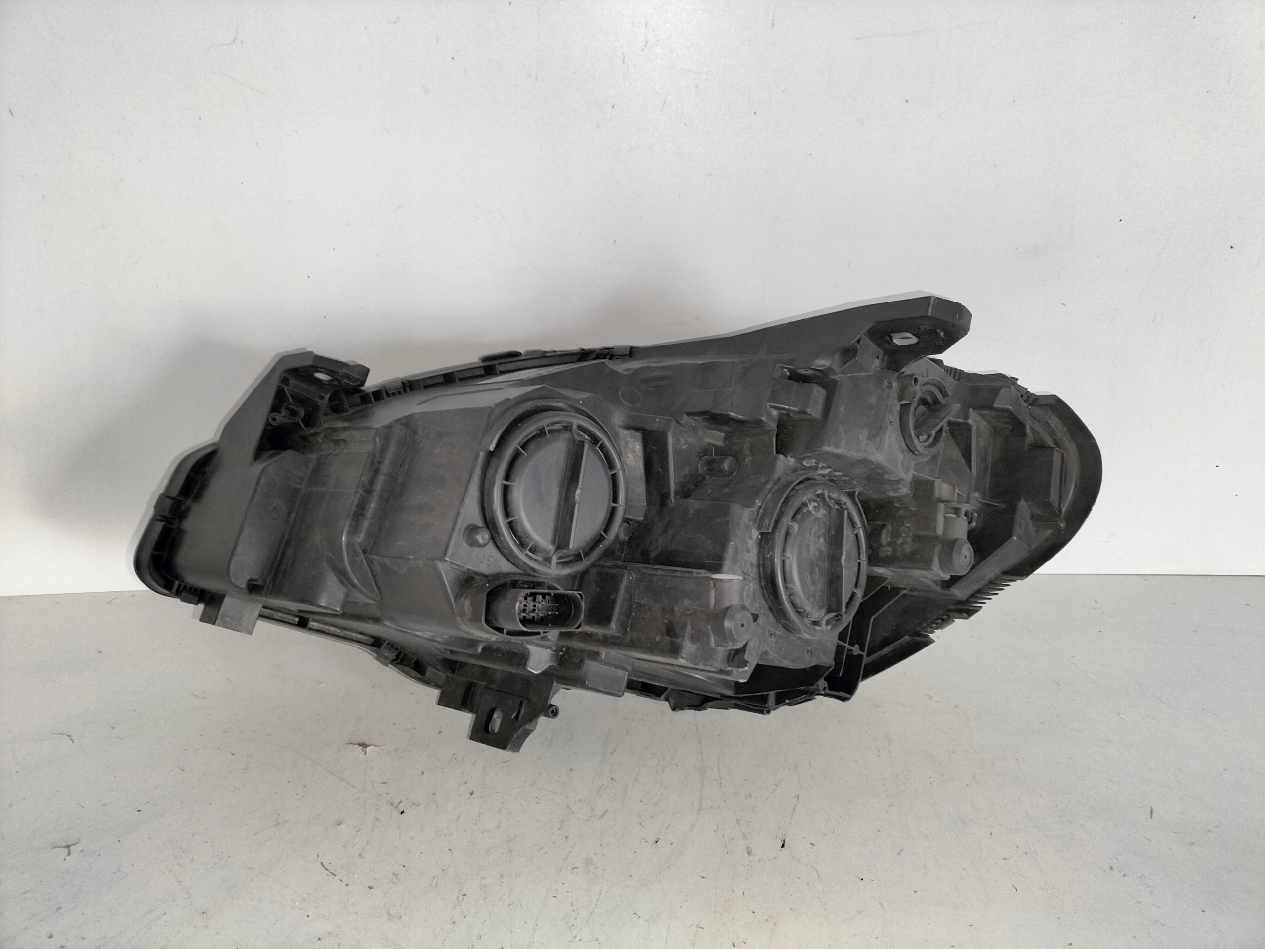 PRAVE PREDNE SVETLO MERCEDES B KLASA W246 11-14