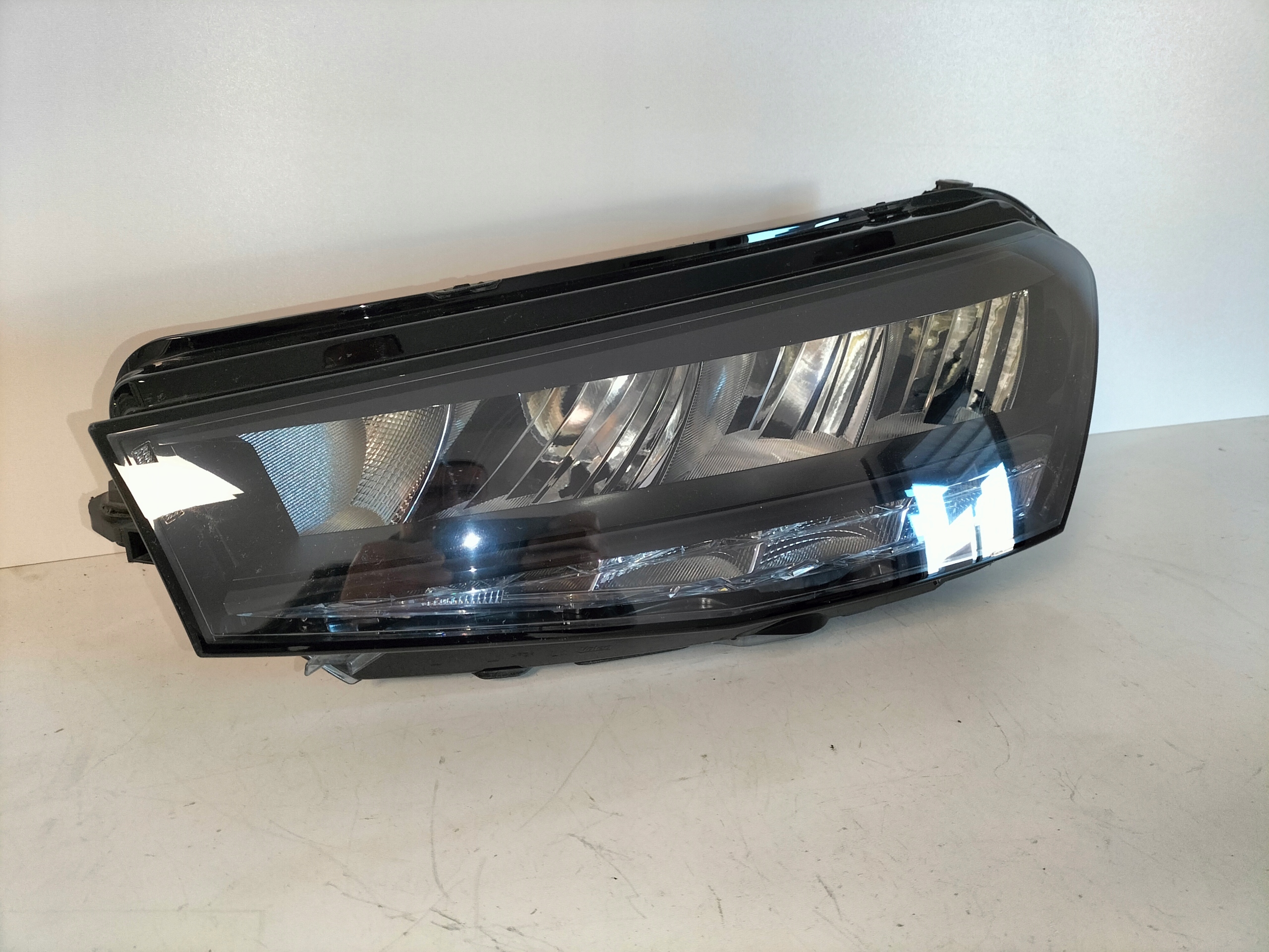 LAVE PREDNE SVETLO SKODA FABIA 4 IV 21- FULL LED CRYSTAL LIGHT
