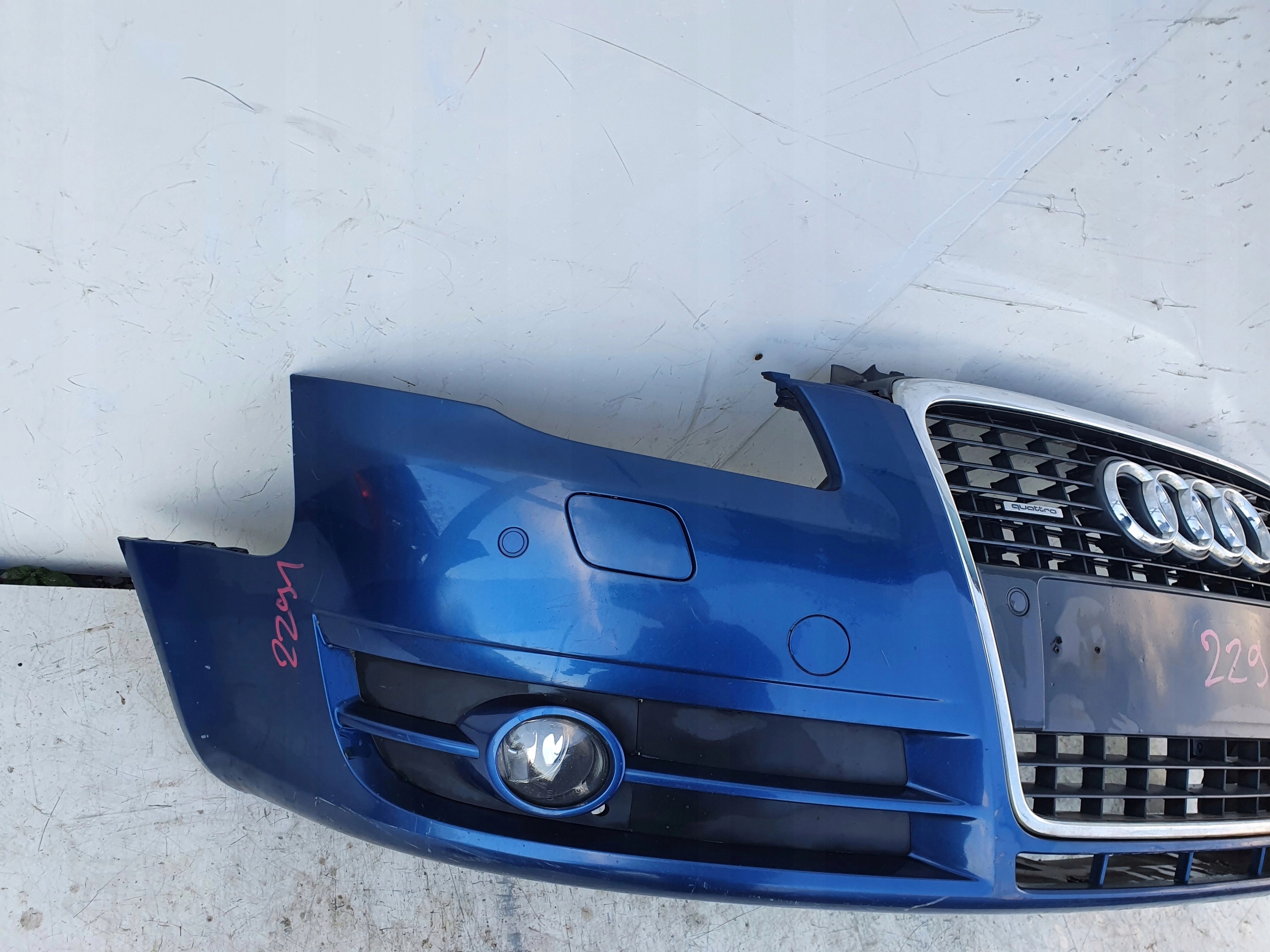 AUDI A4 B7 XENON PDC PREDNÝ NÁRAZNÍK