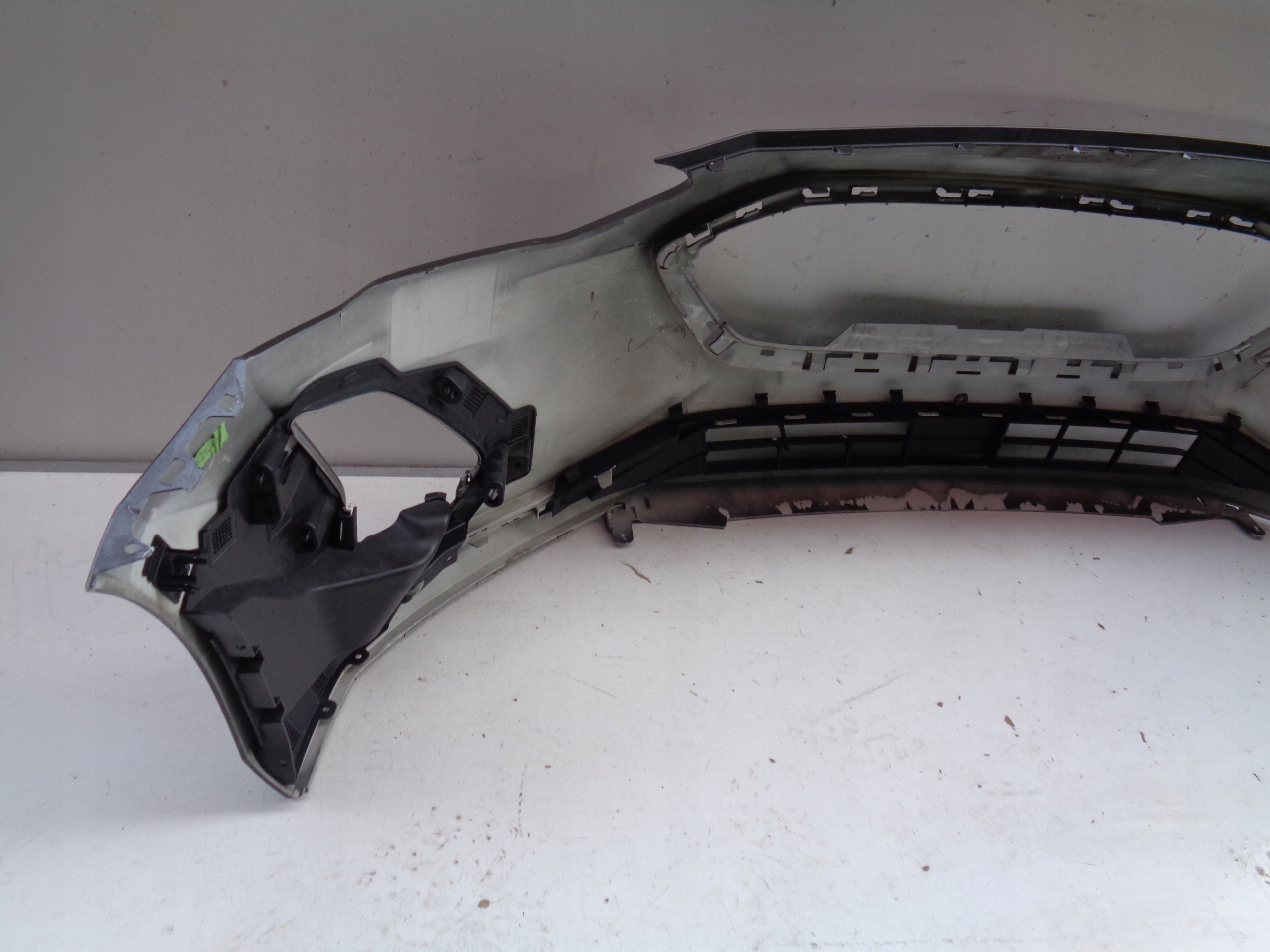 PREDNÝ NÁRAZNÍK FORD FOCUS MK4 18- NR 38795