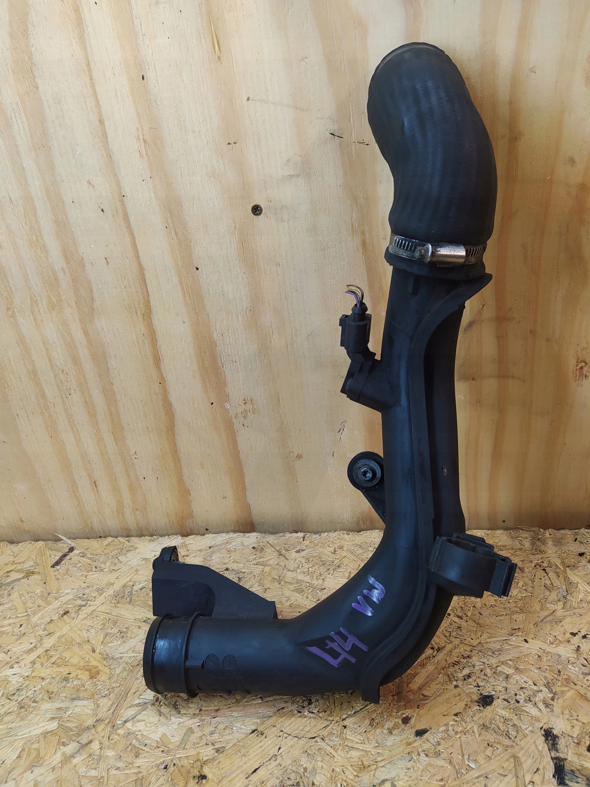 VW PASSAT HADICA INTERCOOLERA 2.0 TDI 5N0145770A