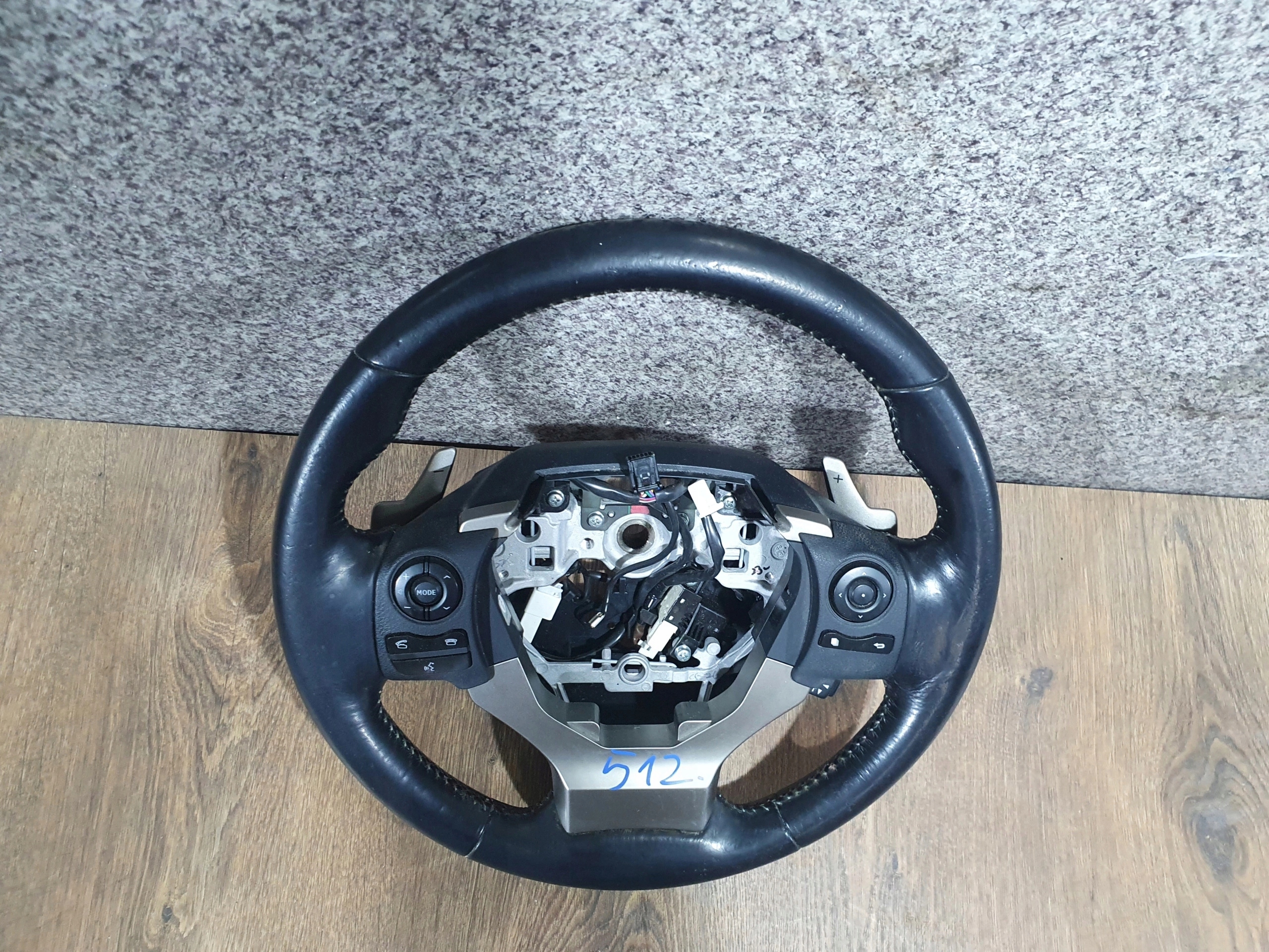 LEXUS IS300H 013-016 VOLANT