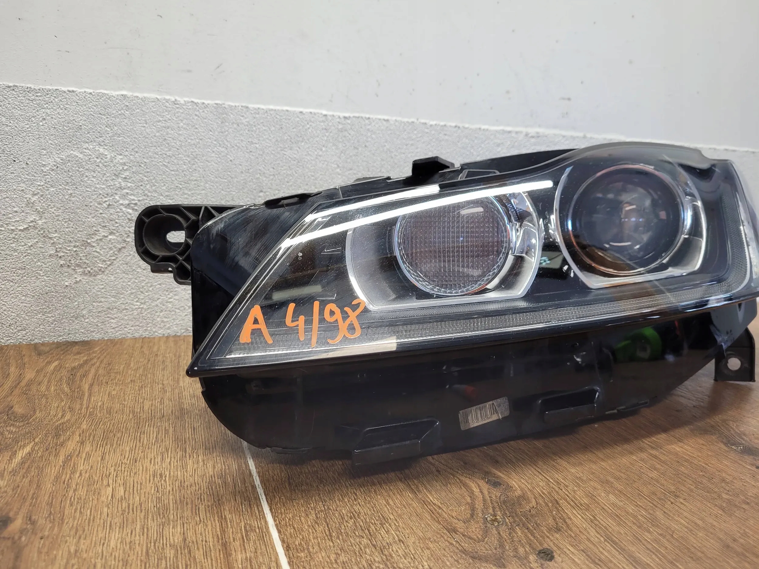 Jaguar XF X260 GX63-13W030-DD ĽAVÉ PREDNÉ SVETLO XENON GB VERZIA