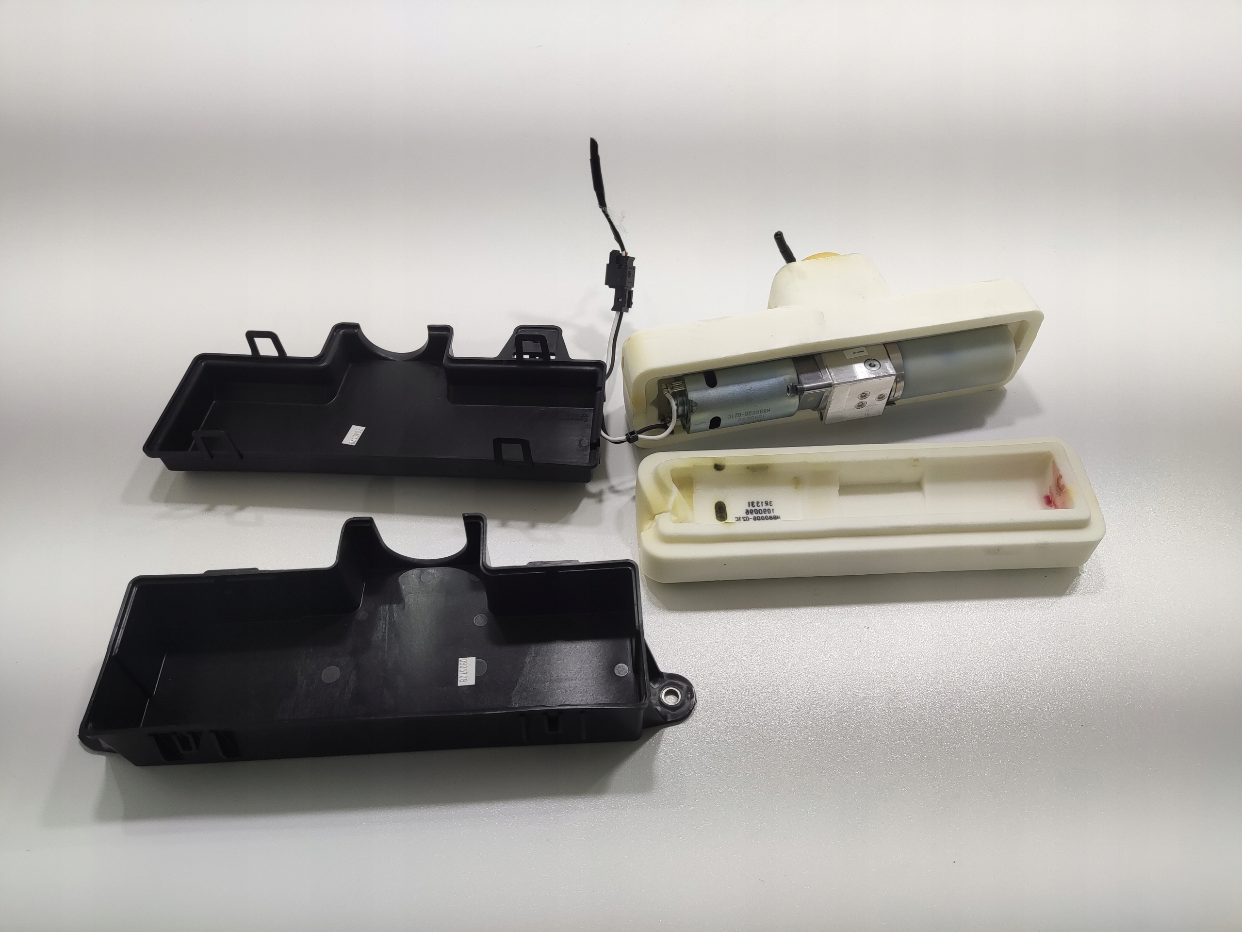ČERPADLO VZPERA ZADNEJ KAPOTY OPEL INSIGNIA A I KOMBI 2013-17 LIFT 1090096