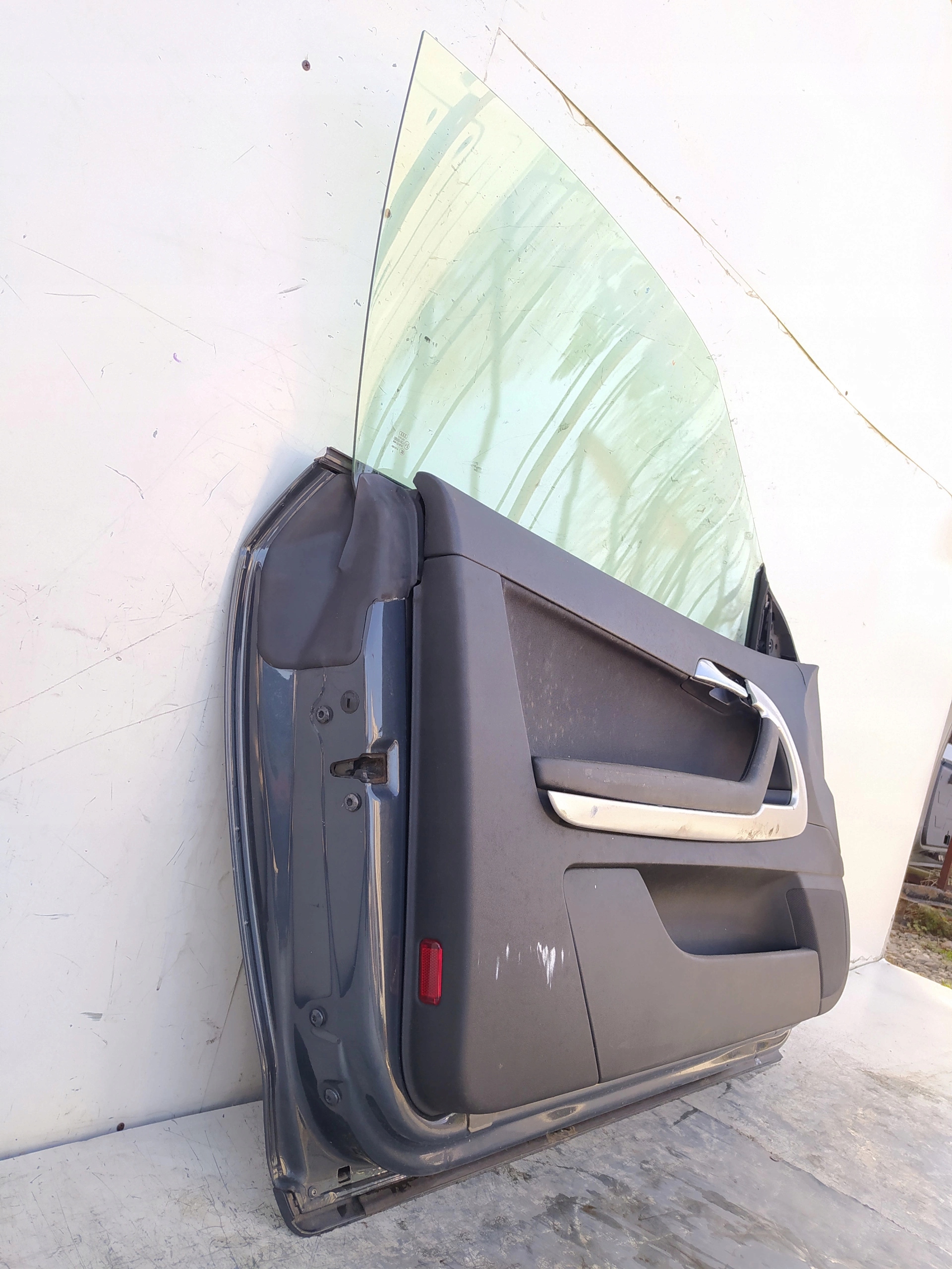 AUDI A3 8P CABRIO LAVE PREDNE DVERE