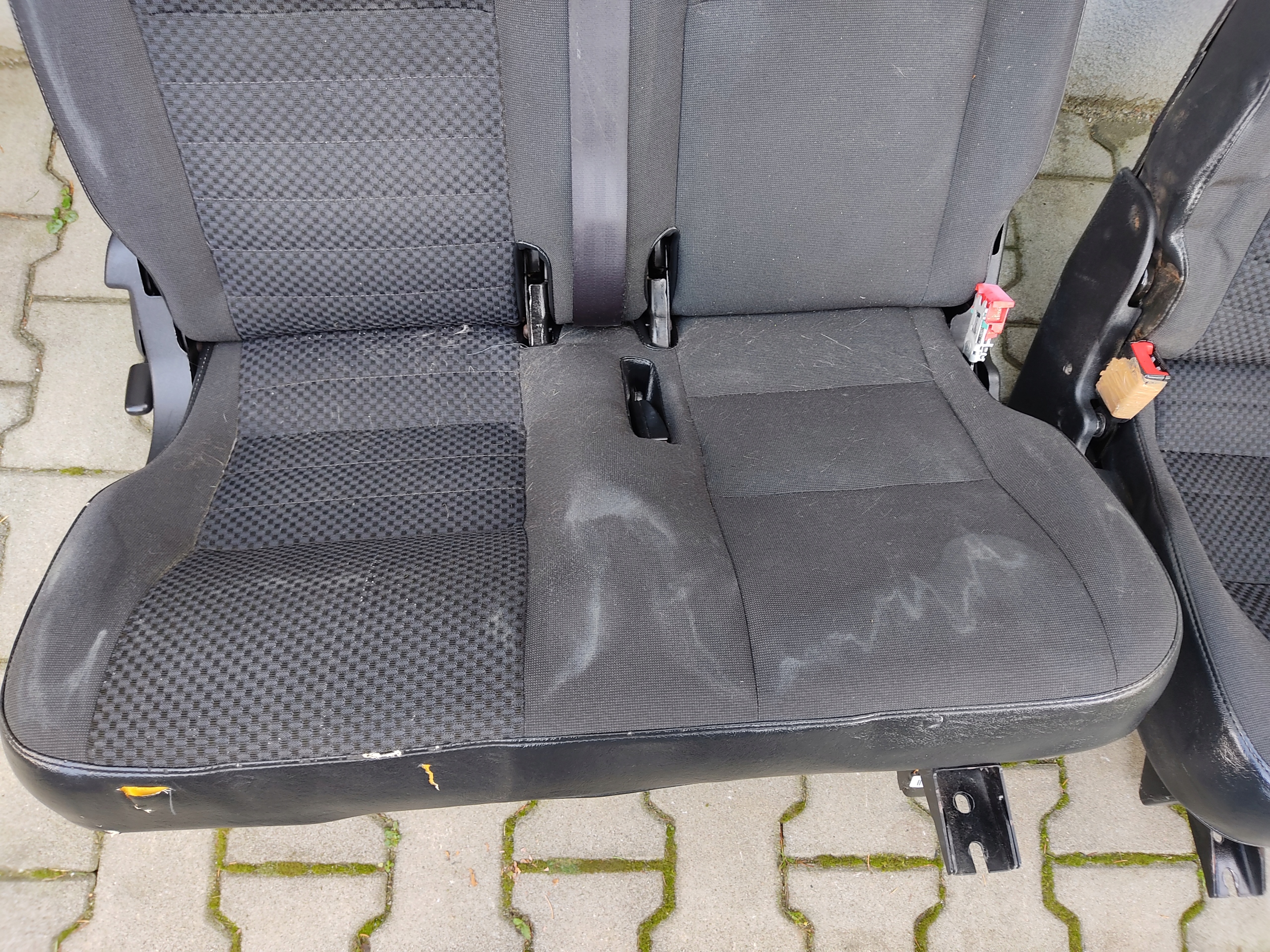 ZADNÉ SEDAČKY 2 RAD LAND ROVER DEFENDER 2007-2014 EUROPA