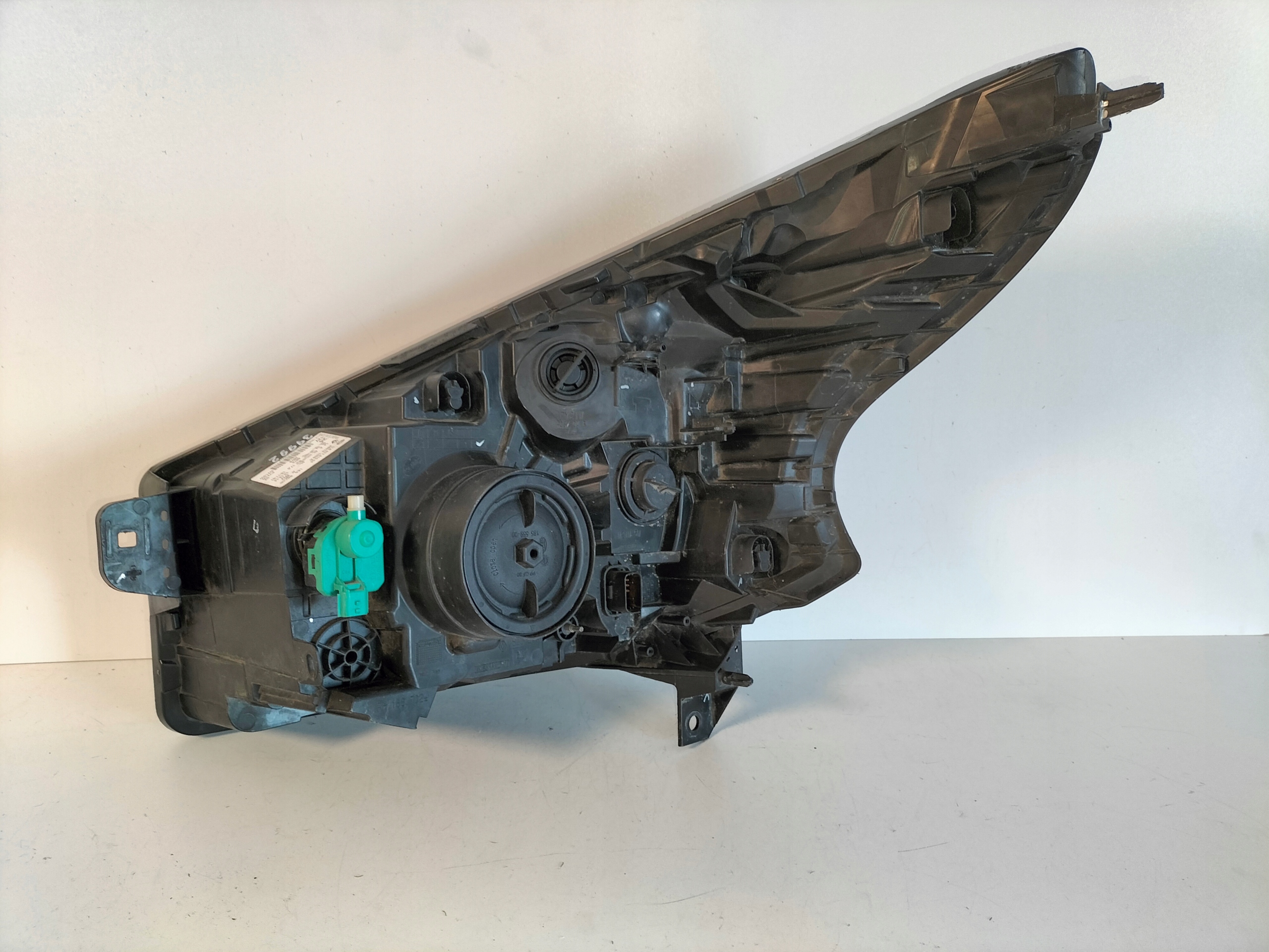 PRAVE PREDNE SVETLO RENAULT TRAFIC III 14-