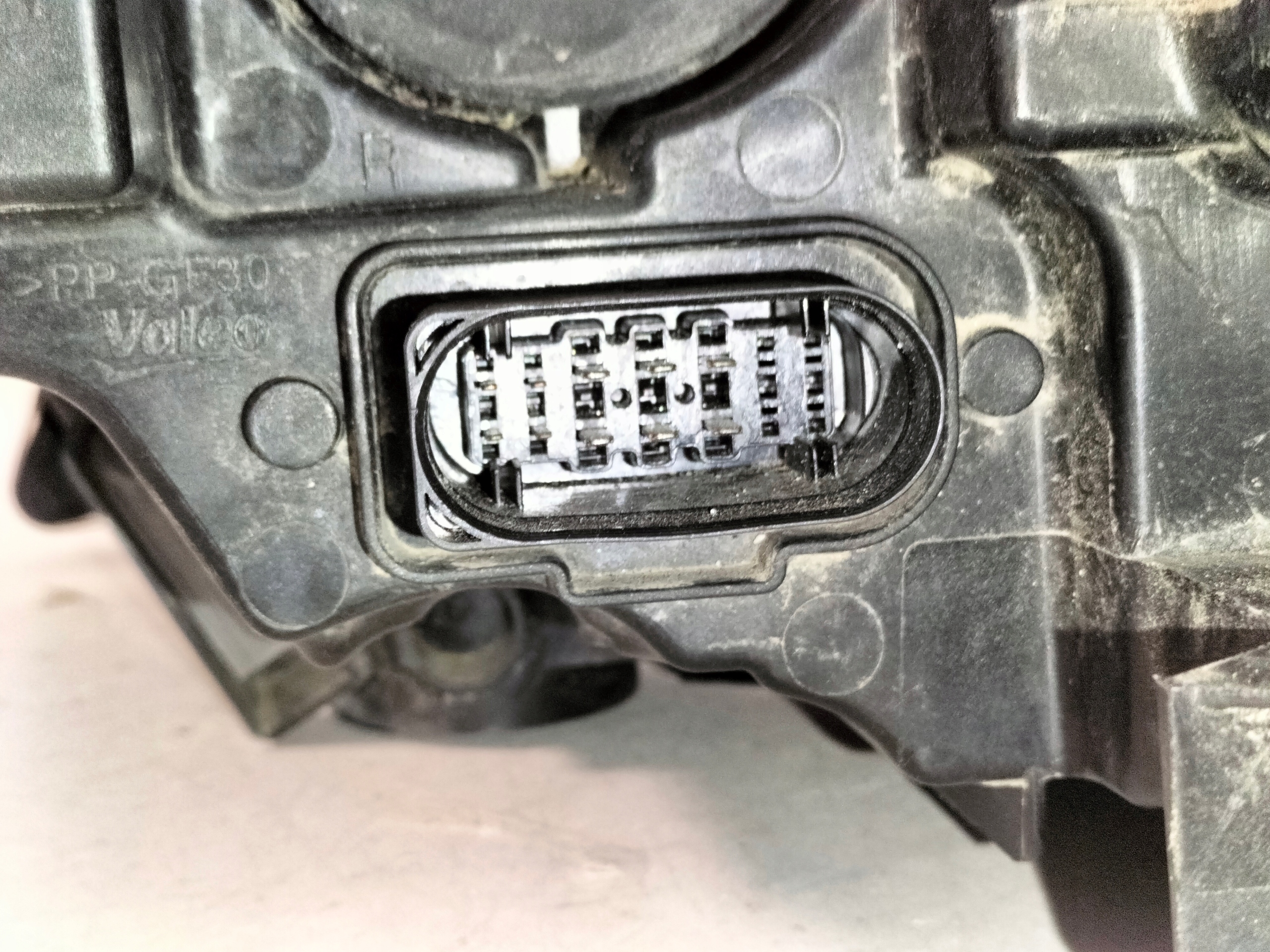 PRAVE PREDNE SVETLO SKODA SCALA 19-