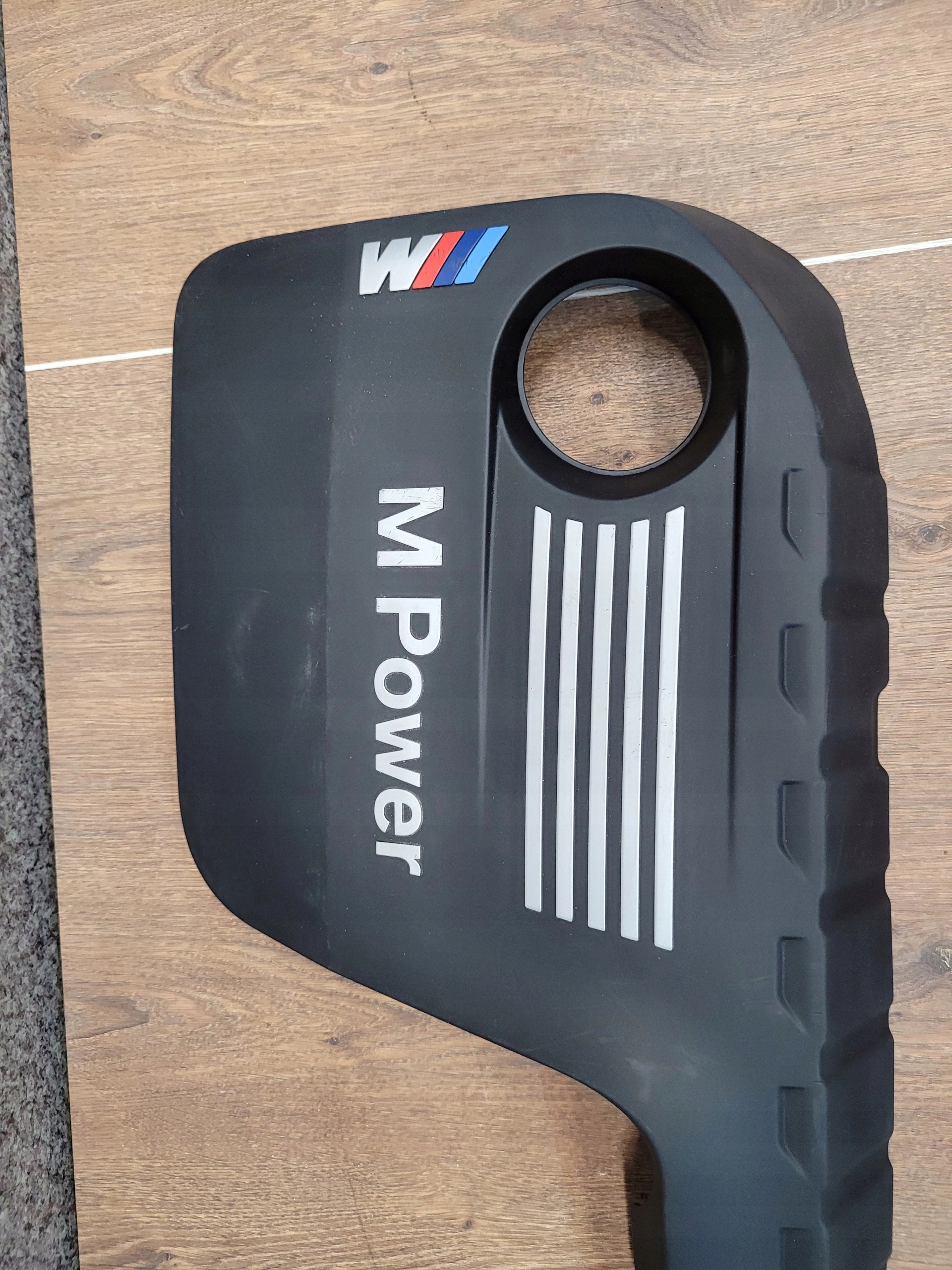 BMW M F30 KRYT MOTORA 17491511