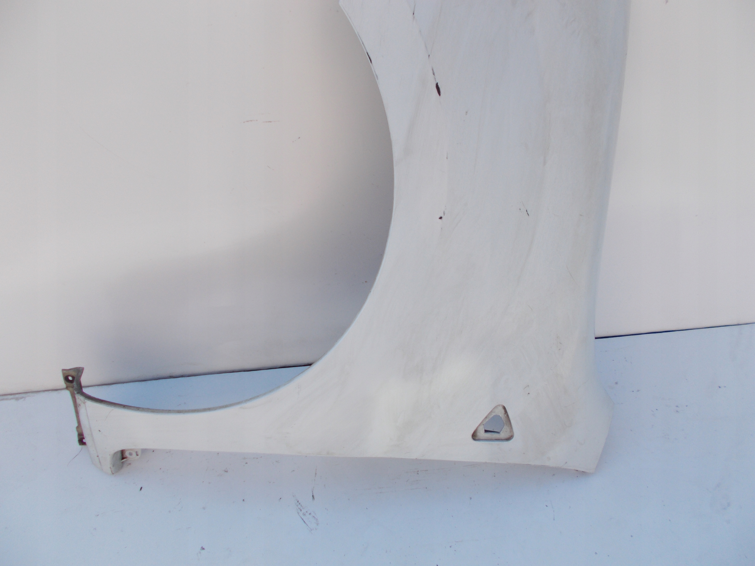 ĽAVÝ PREDNÝ BLATNÍK RENAULT KANGOO 08-