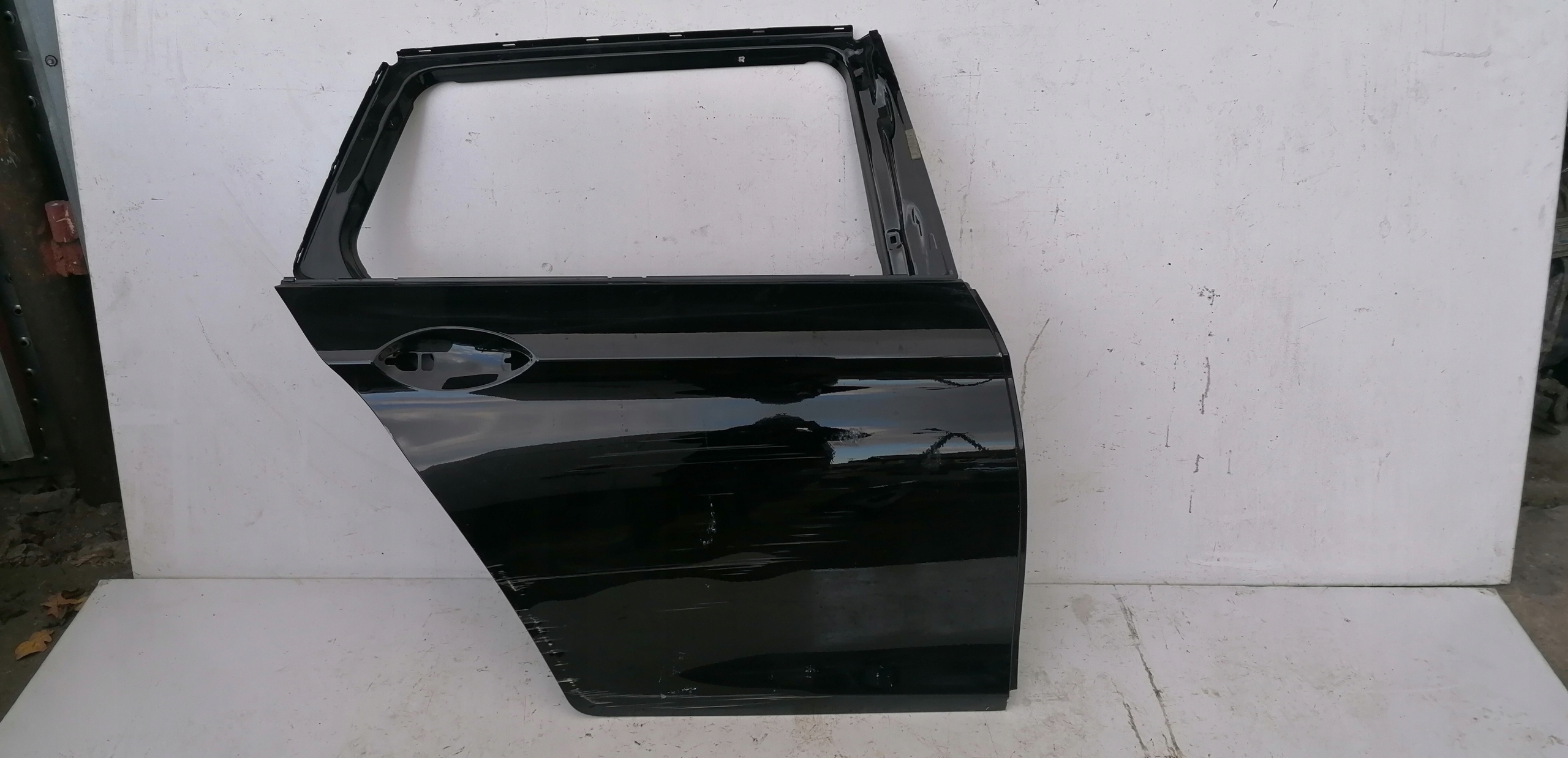 PRAVÉ ZADNÉ DVERE BMW 5 F11 KOMBI