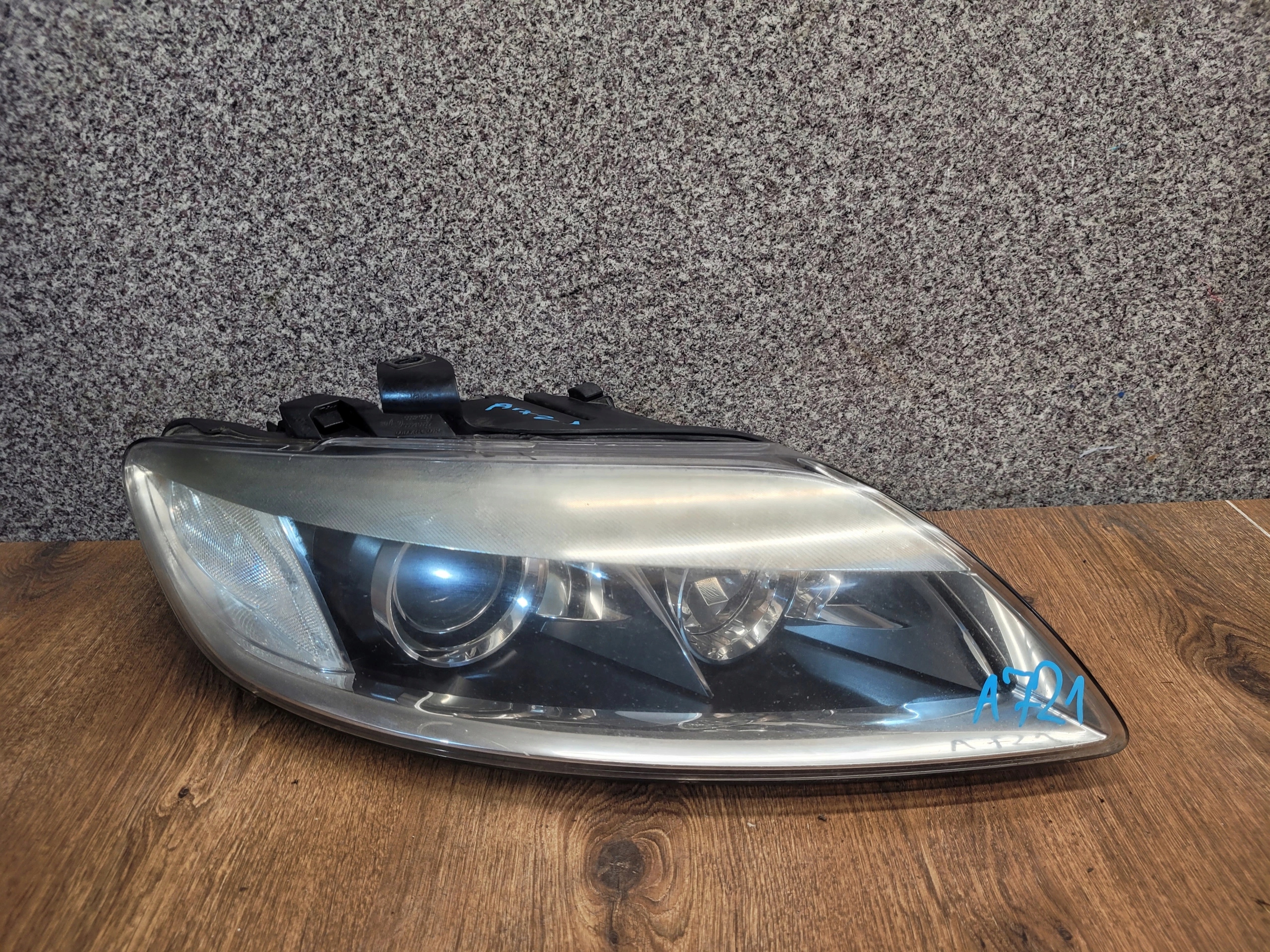 AUDI Q7 4L XENON PRAVÉ PREDNÉ SVETLO GB VERZIA 4L0941004E