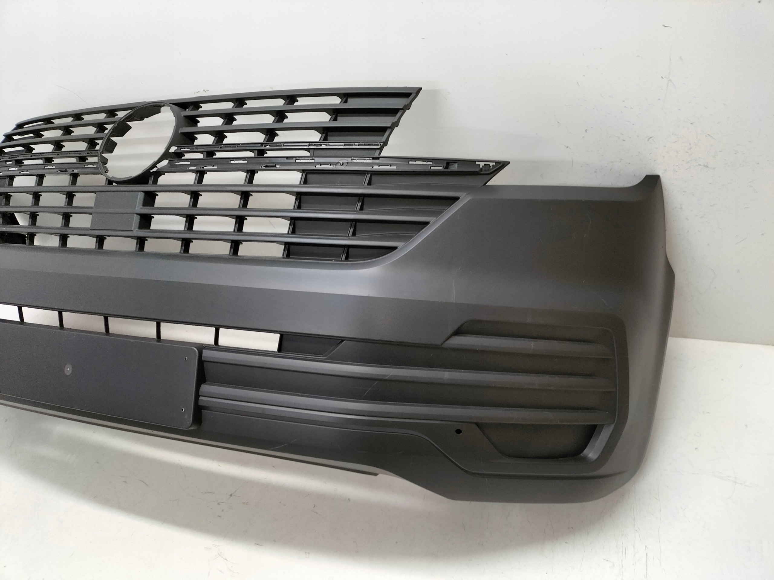 PREDNÝ NÁRAZNÍK VW TRANSPORTER T6 LIFT 19-