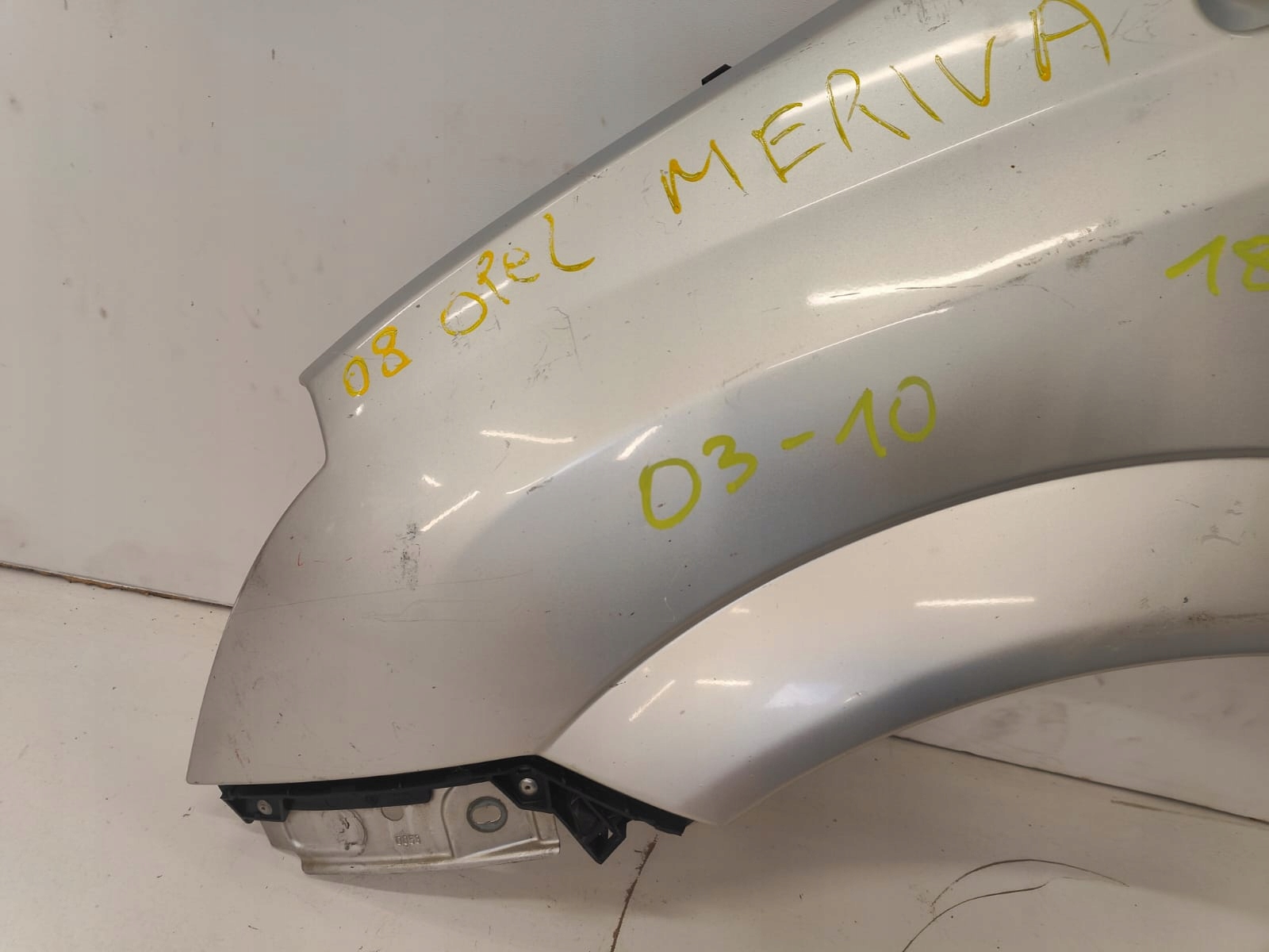 Opel Meriva a 03-10 ĽAVÝ PREDNÝ BLATNÍK