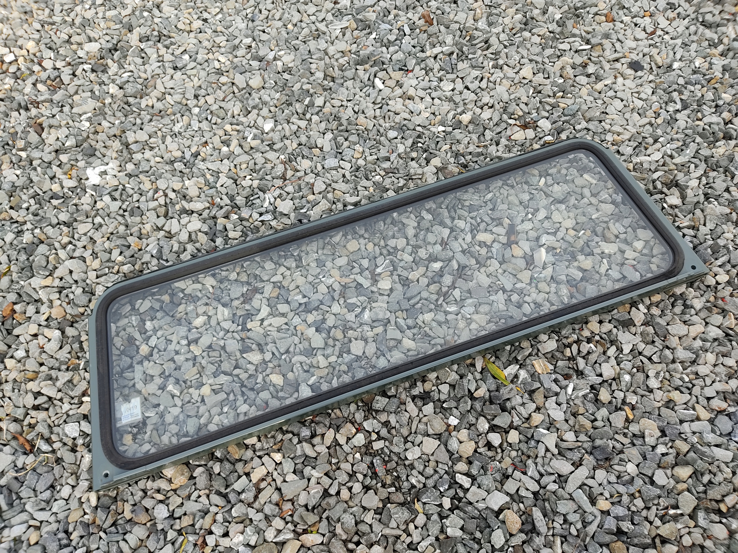 RÁMIK ČELNÉHO SKLA LAND ROVER DEFENDER 1999-14