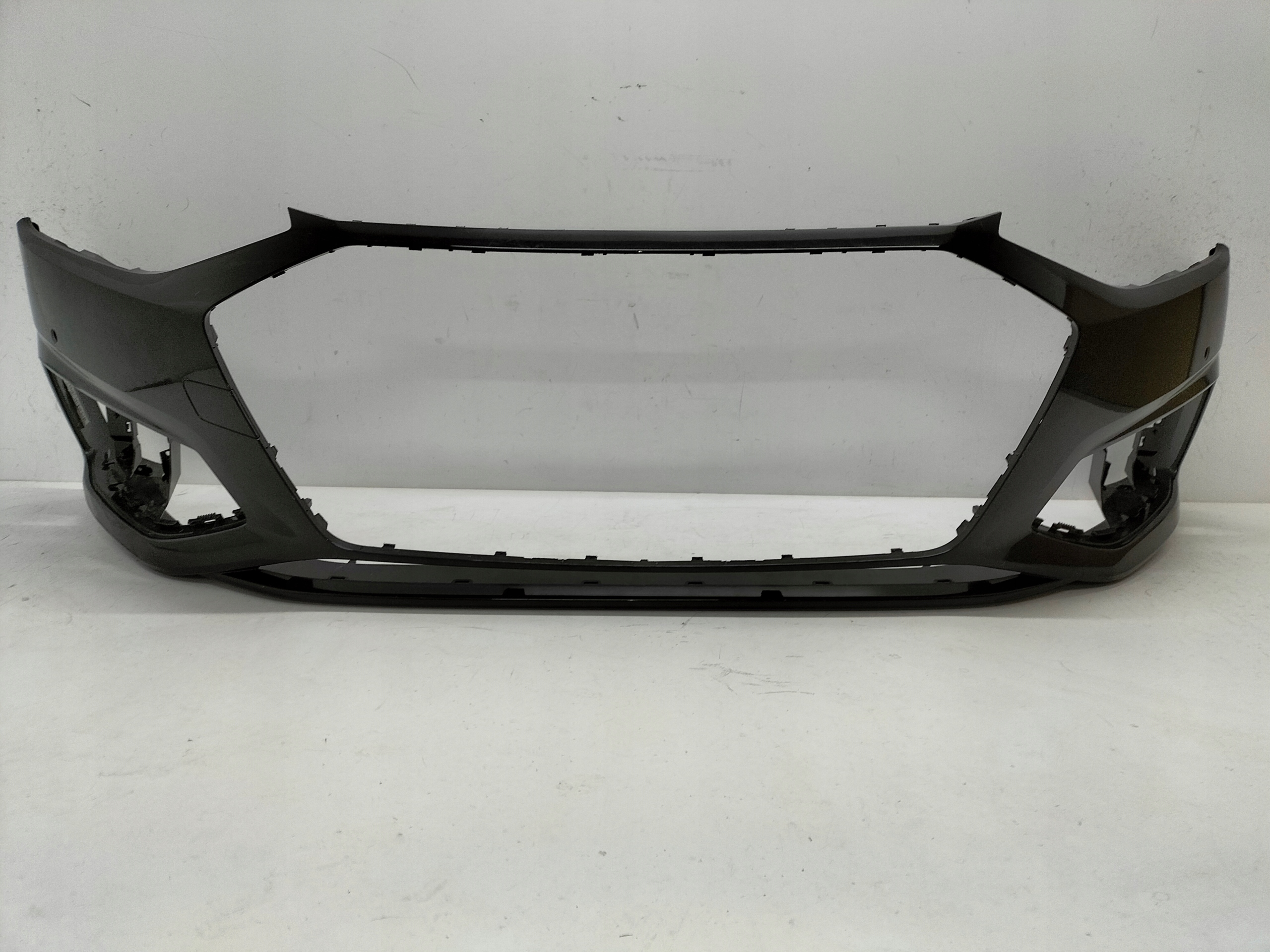 PREDNÝ NÁRAZNÍK AUDI A4 B9 LIFT 19-