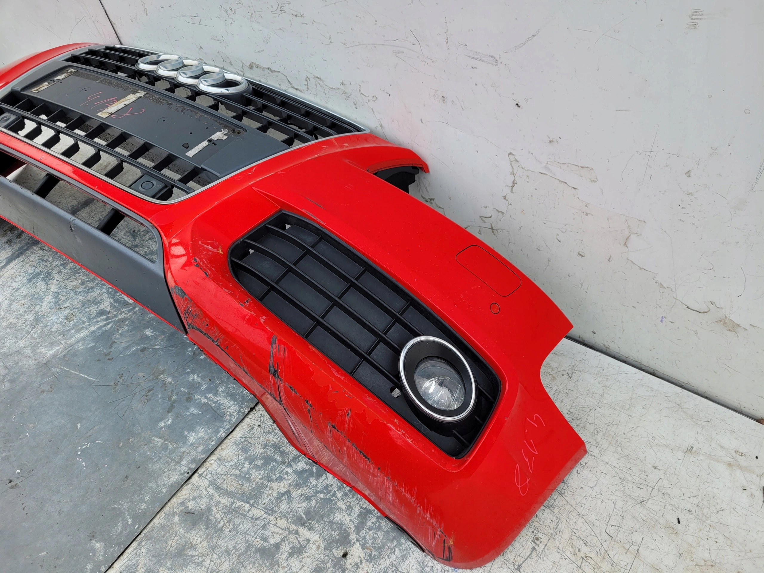 AUDI S5 8T XENON PDC 8T0807437D PREDNÝ NÁRAZNÍK