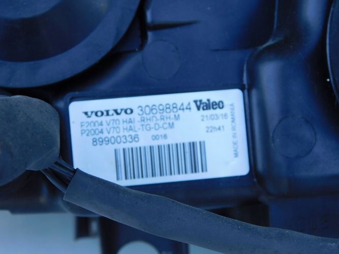 VOLVO V70 XC70 LIFT PRAVE PREDNE SVETLO