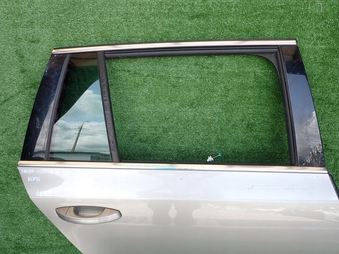 SKODA OCTAVIA III KOMBI PRAVE ZADNE DVERE