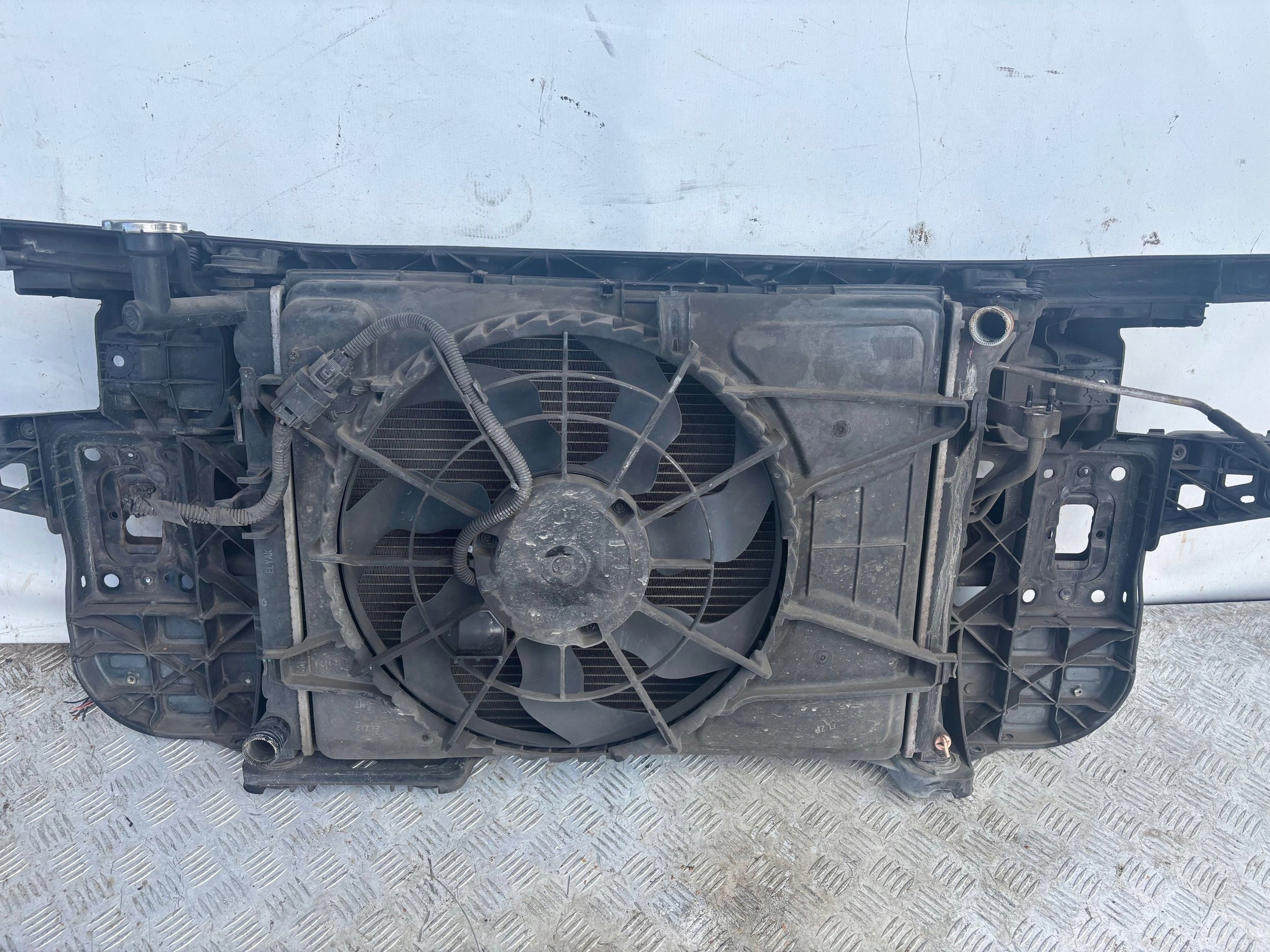 PREDNE CELO CHLADICE VÝSTUHA KIA CEED I 1.4 16V LIFT 09-12