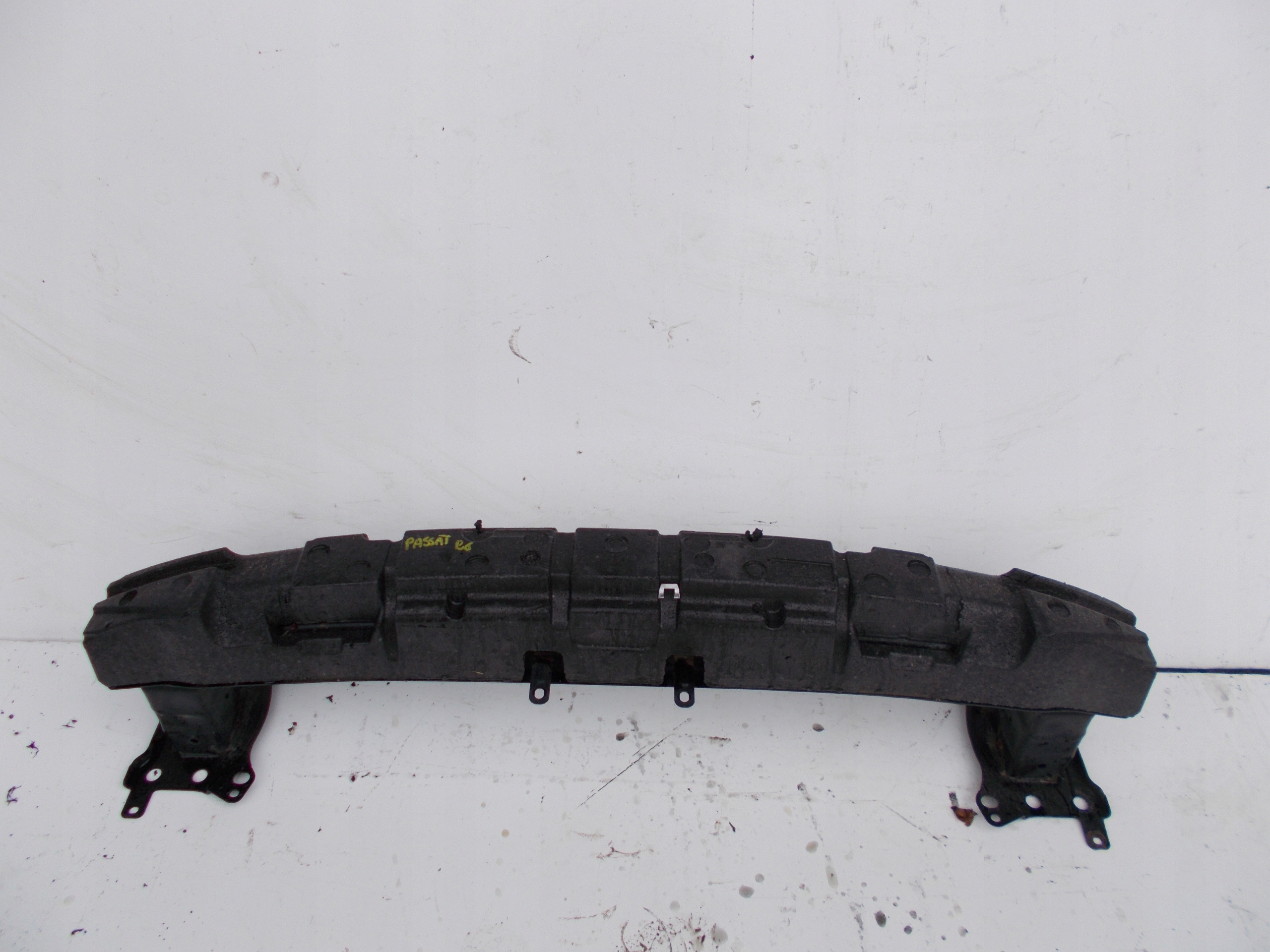 VÝSTUHA PREDNÉHO NÁRAZNÍKA VW PASSAT B6 3C0