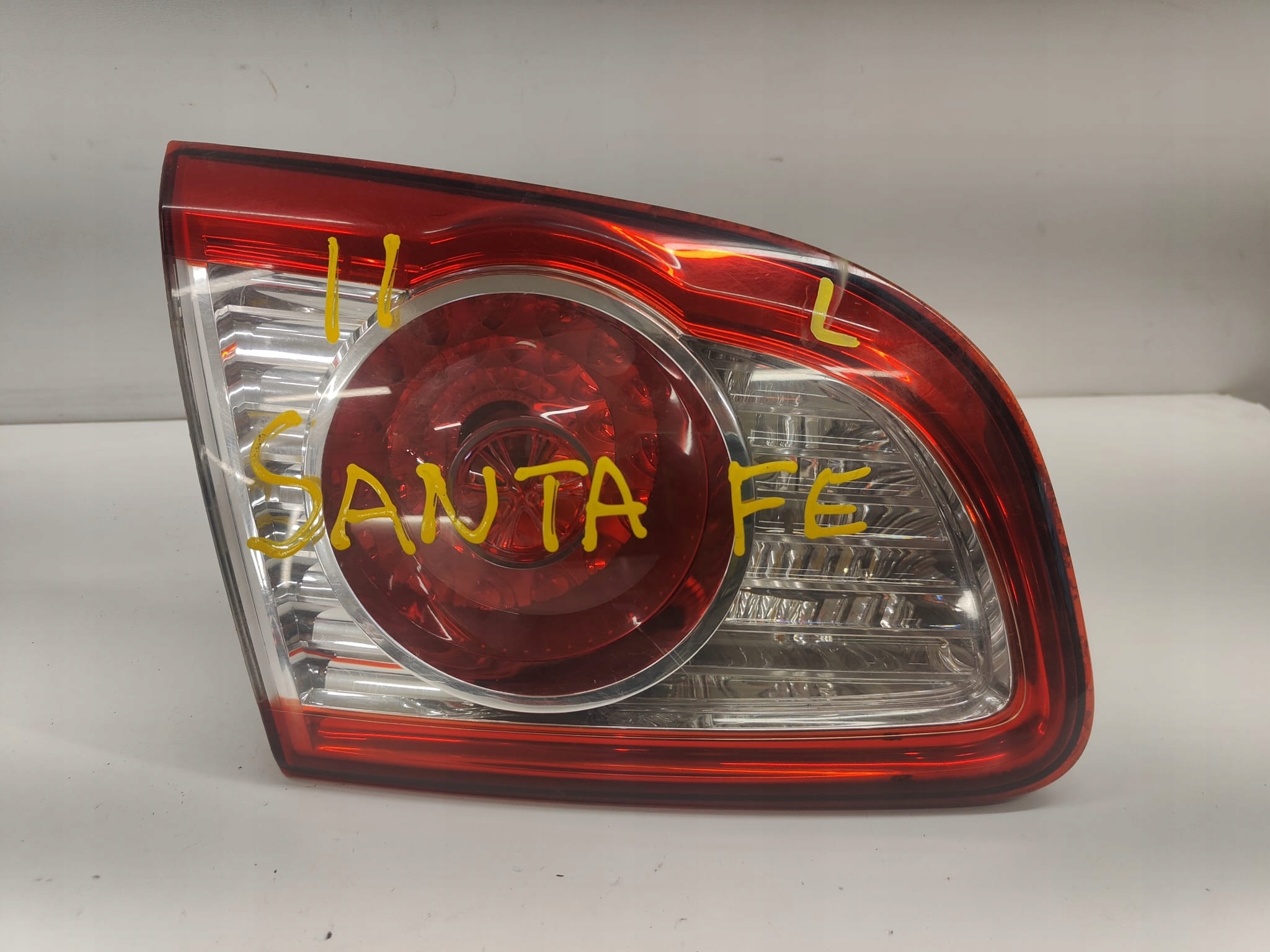Hyundai santa fe II lift 10-13 92405-2b5 ZADNÉ SVETLO V KAPOTE