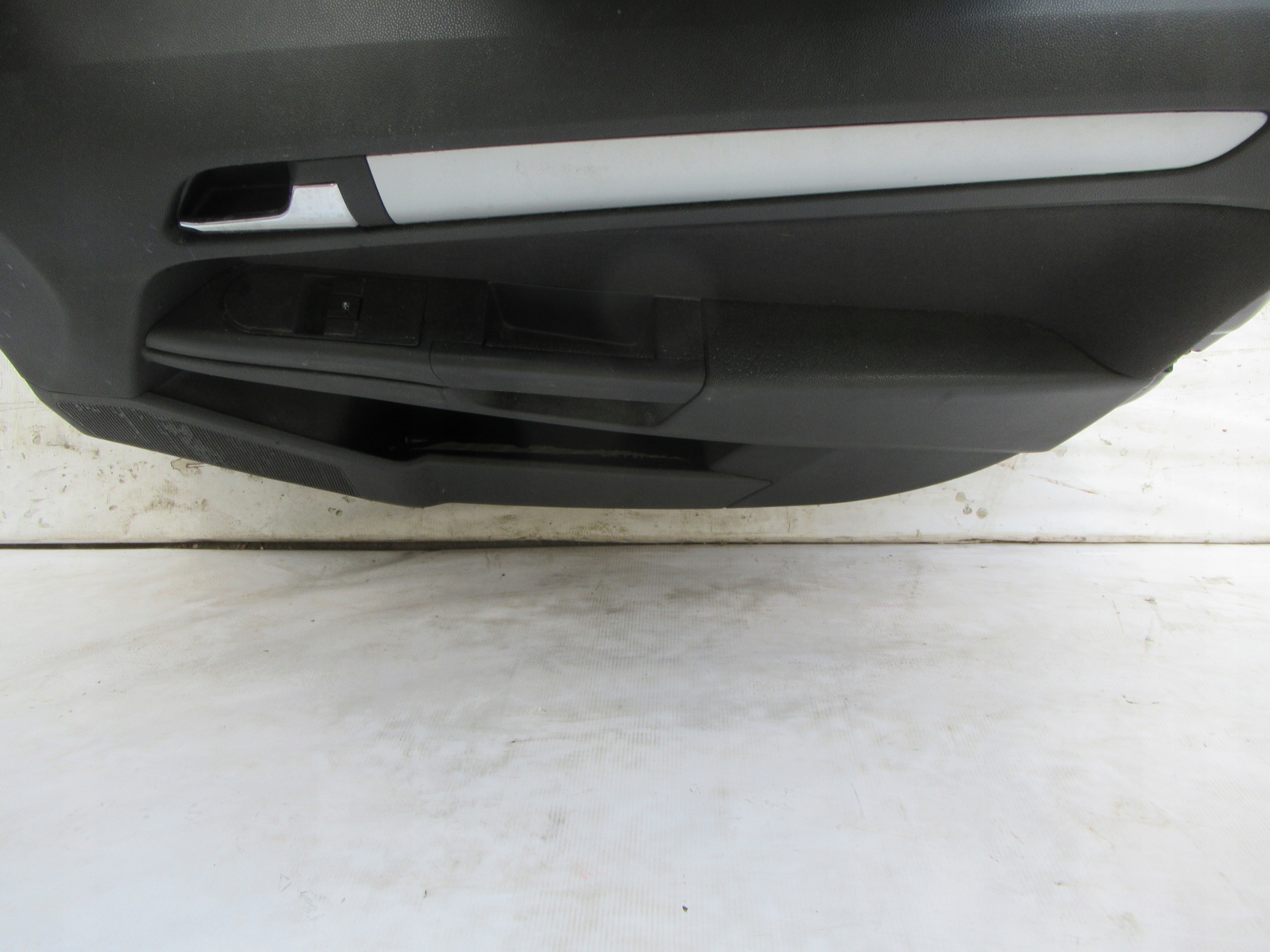 PRAVÉ PREDNÉ DVERE OPEL ASTRA H III