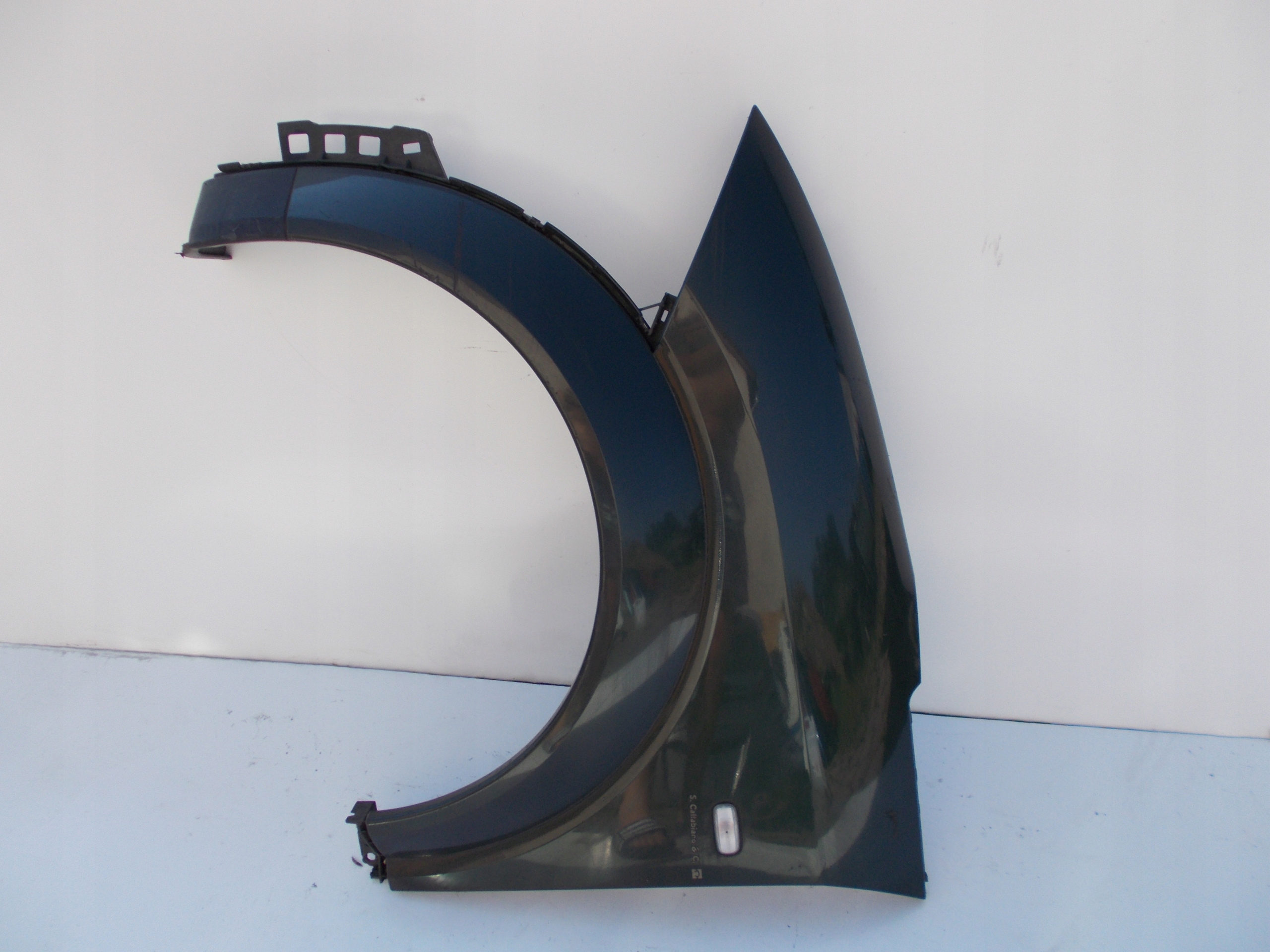 ĽAVÝ PREDNÝ BLATNÍK AUDI A2