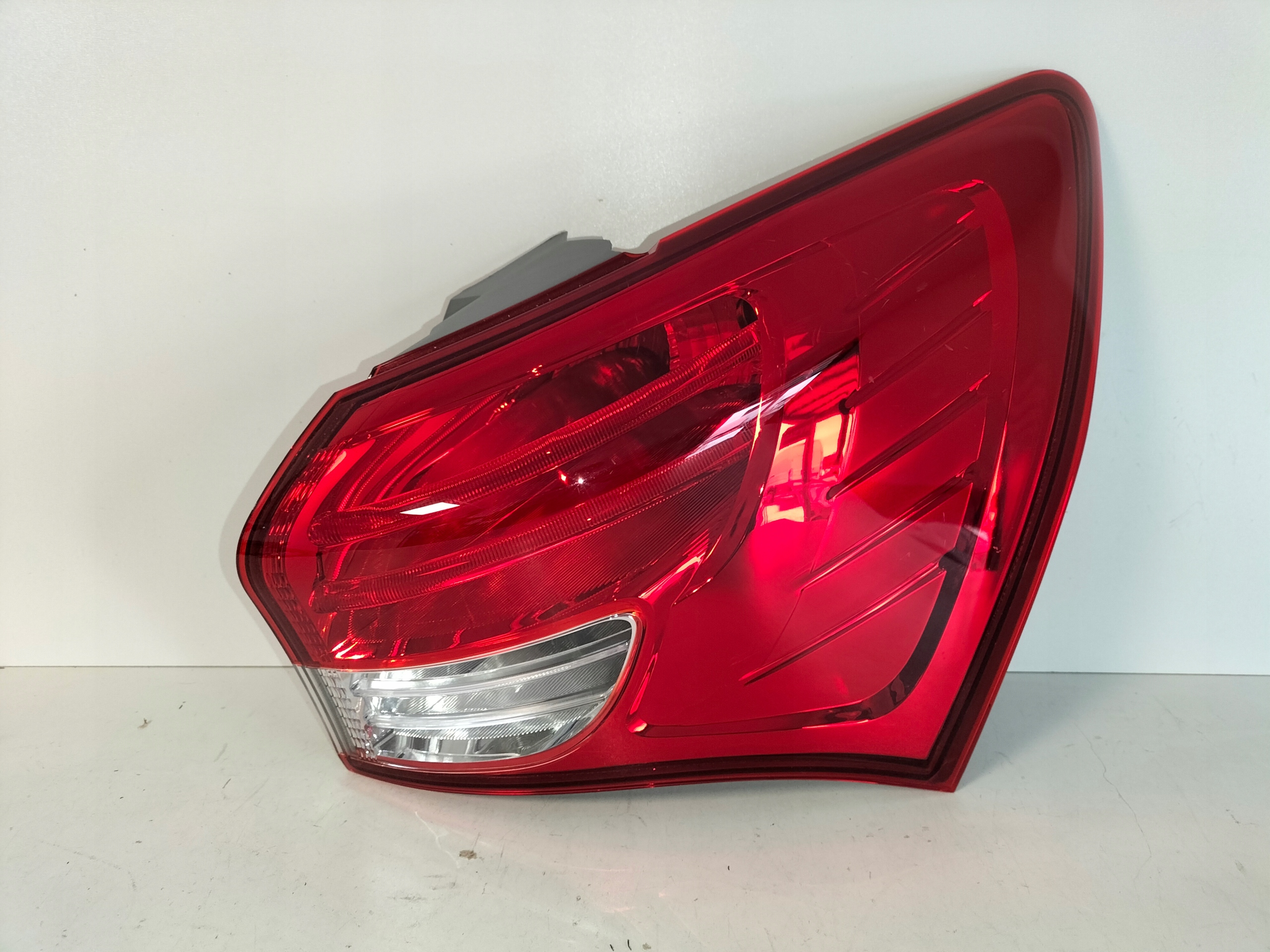 PRAVE ZADNE SVETLO HYUNDAI IX20 10-15
