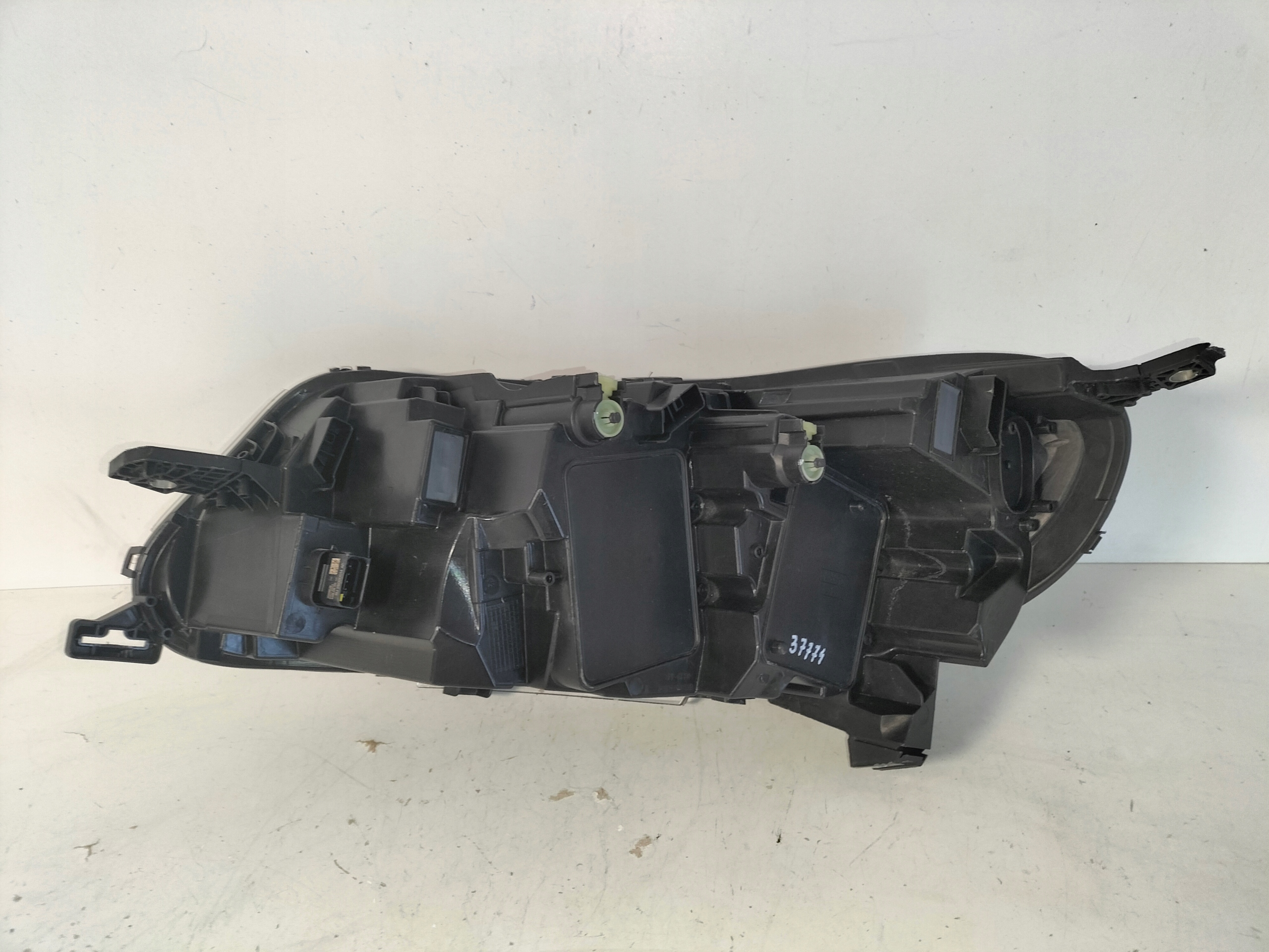 PRAVE PREDNE SVETLO PEUGEOT EXPERT IV 24- FULL LED