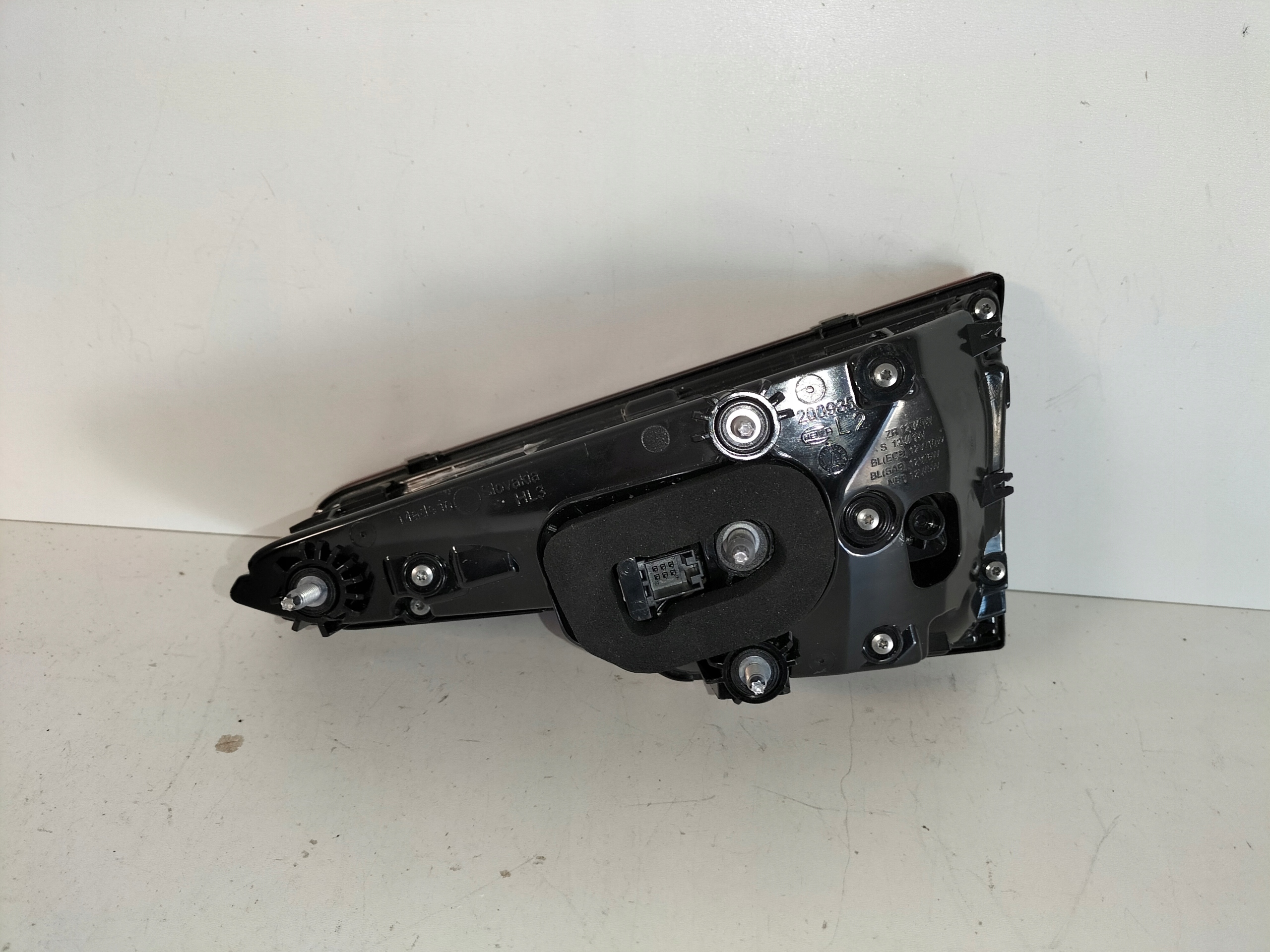 LAVE ZADNE SVETLO AUDI A4 B9 15-19 SEDAN LED