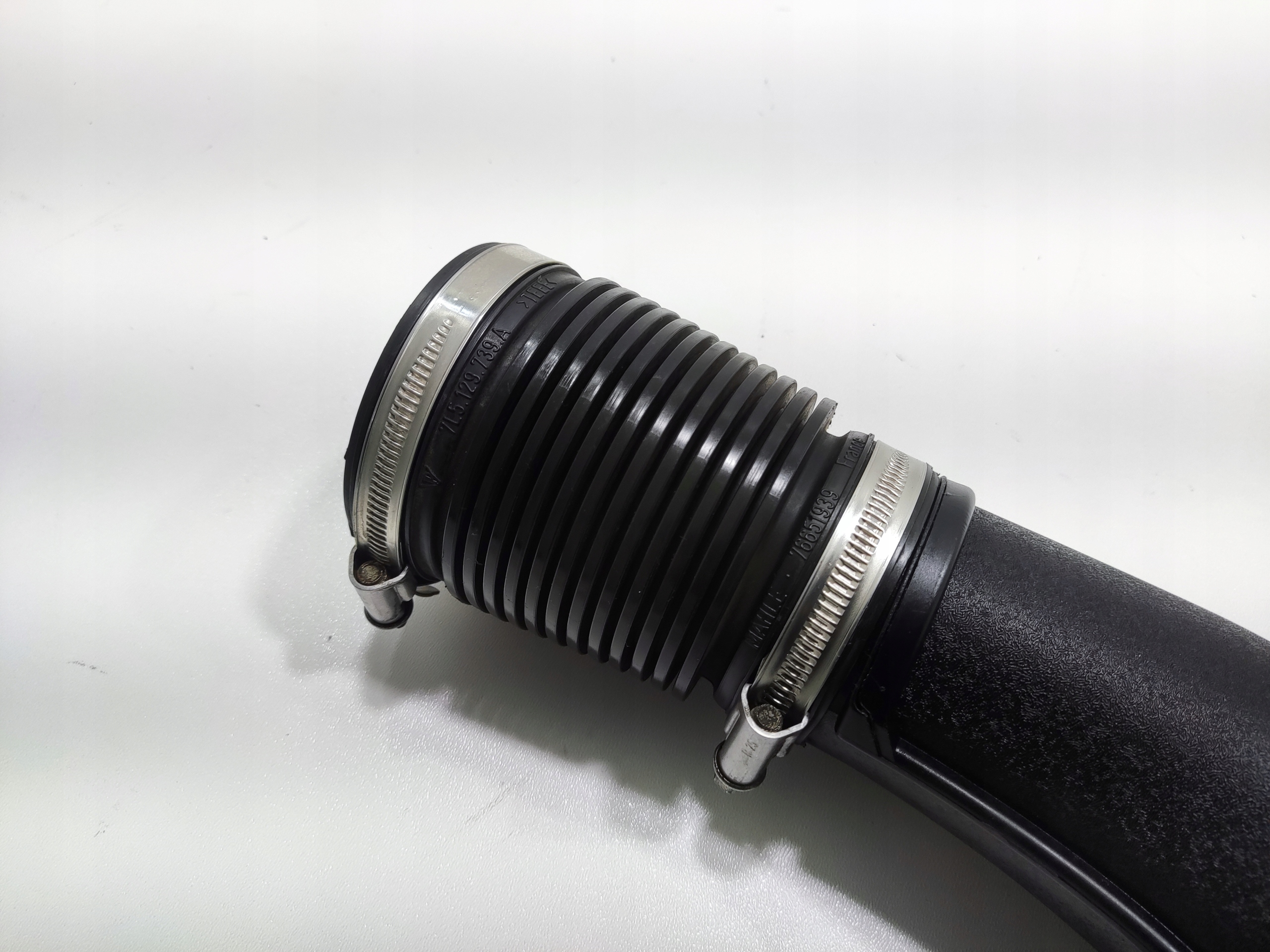 HADICA NASAVANIE VZDUCHU PORSCHE CAYENNE I 4.8 V8 2007-2009 LIFT 7L5129760A