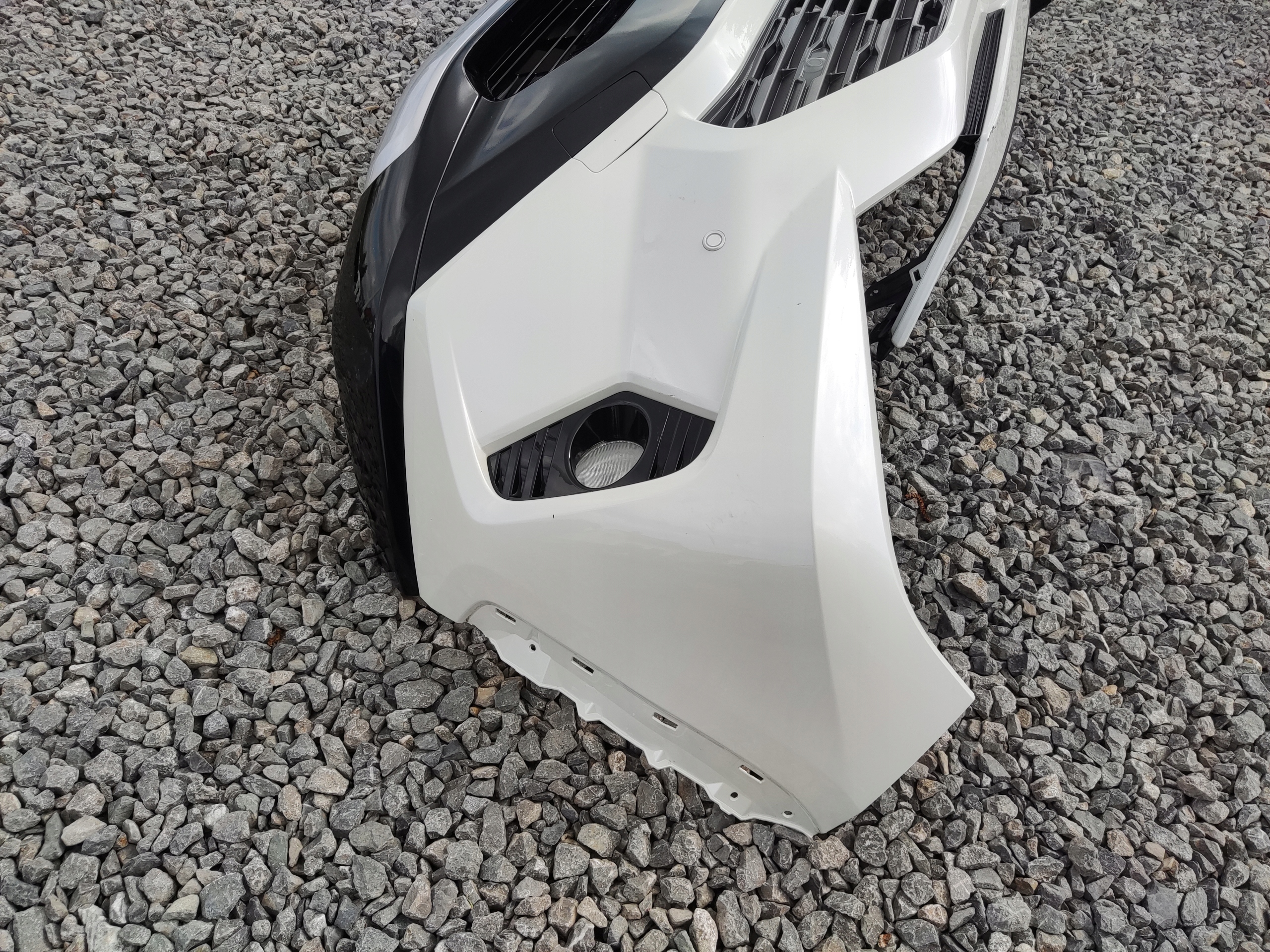 PREDNÝ NÁRAZNÍK KOMPLETNY PDC SENZORY TOYOTA RAV4 V 2019-24 HYBRID