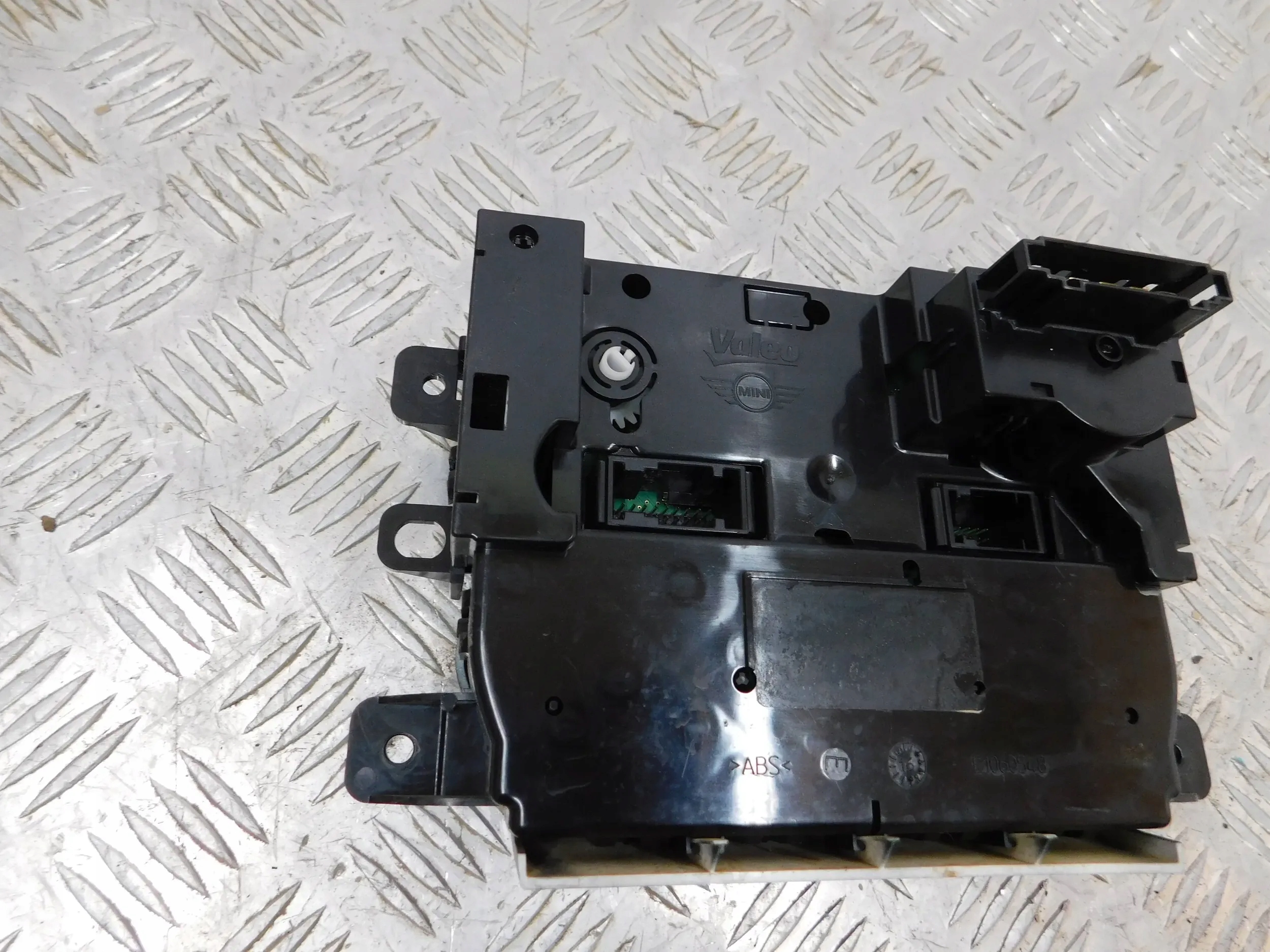 OVLADANIE KURENIA MINI COUNTRYMAN R60