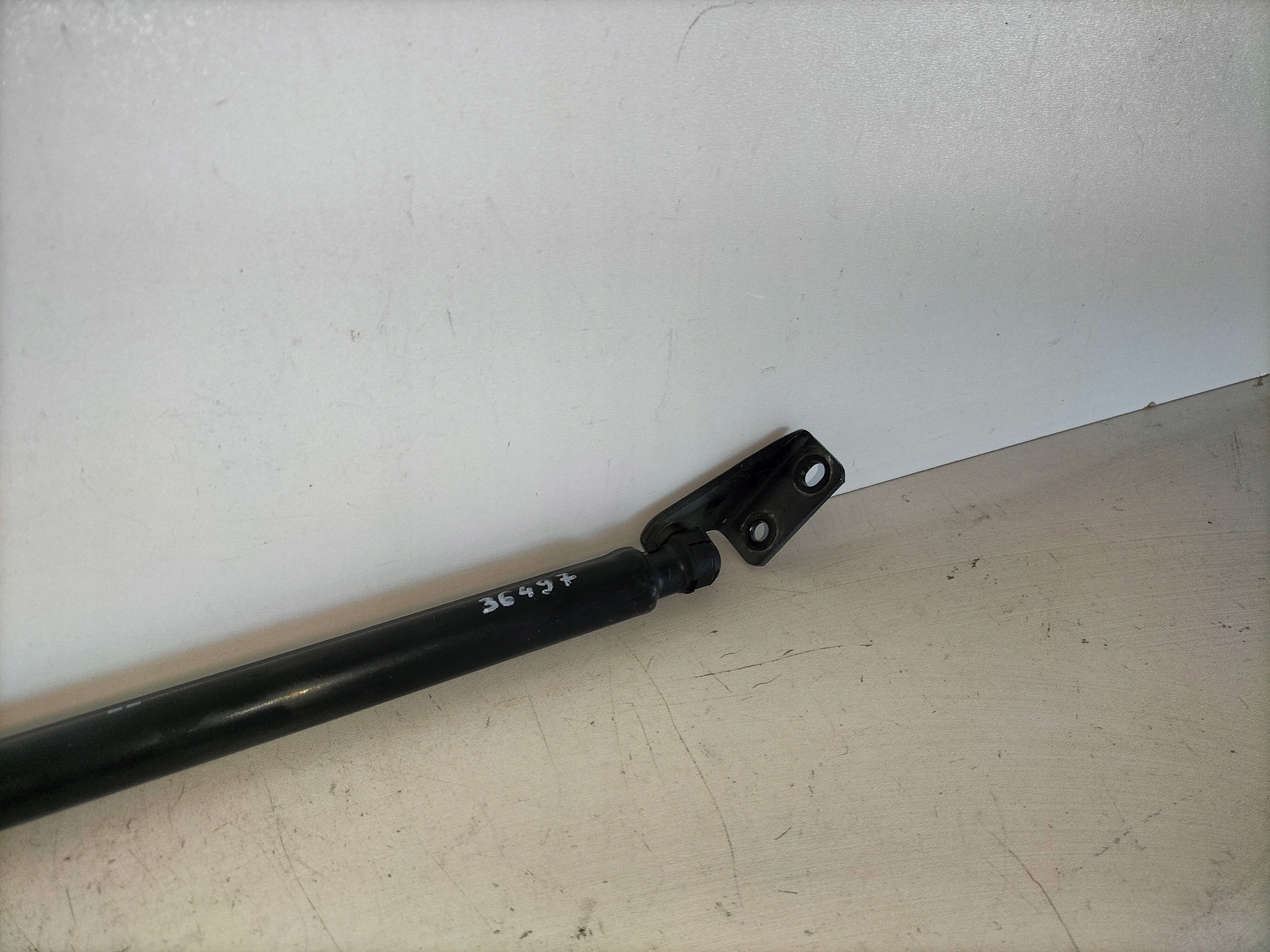 VZPERA TLMIC ZADNEJ KAPOTY LAVY MITSUBISHI SPACE STAR II 13-