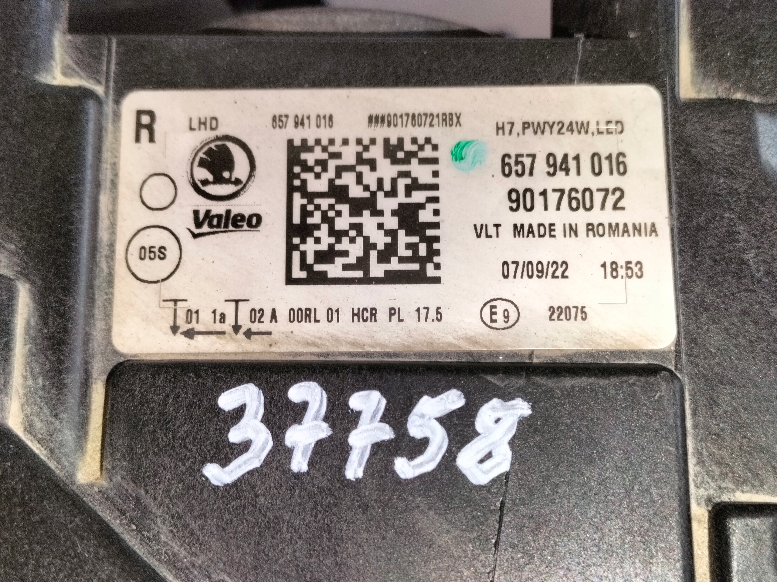 PRAVE PREDNE SVETLO SKODA SCALA 19-