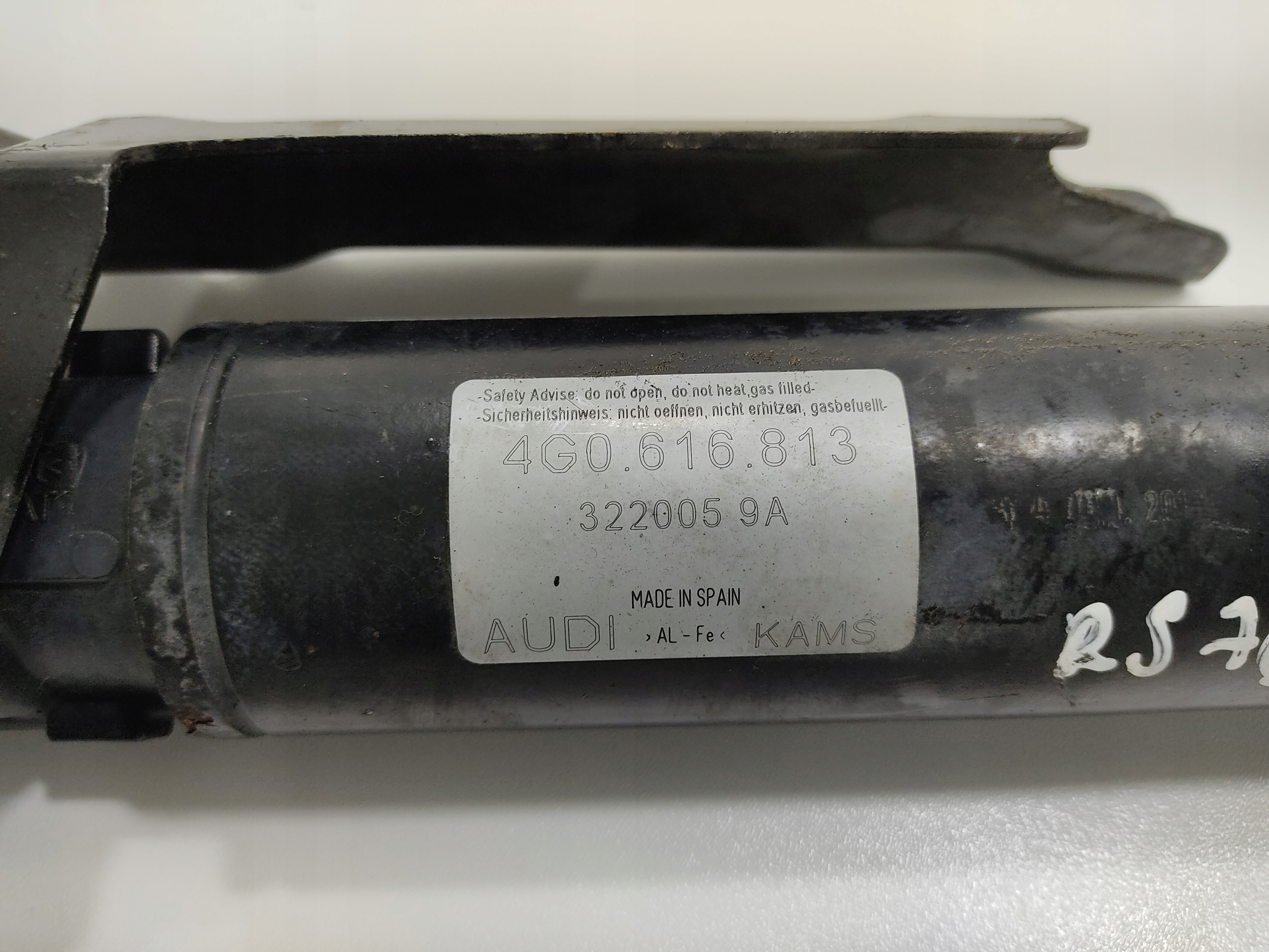 ROZDELOVAC TLAKU PNEUMATIK AUDI A7 RS7 4G 4G0616813