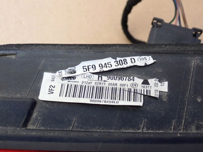 SEAT LEON III KOMBI LED LIFT 17- PRAVE ZADNE SVETLO V KAPOTE 5F0945308D