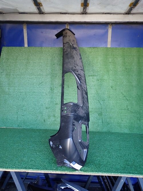 MERCEDES SPRINTER 95- PRAVÝ ZADNÝ STĹPIK