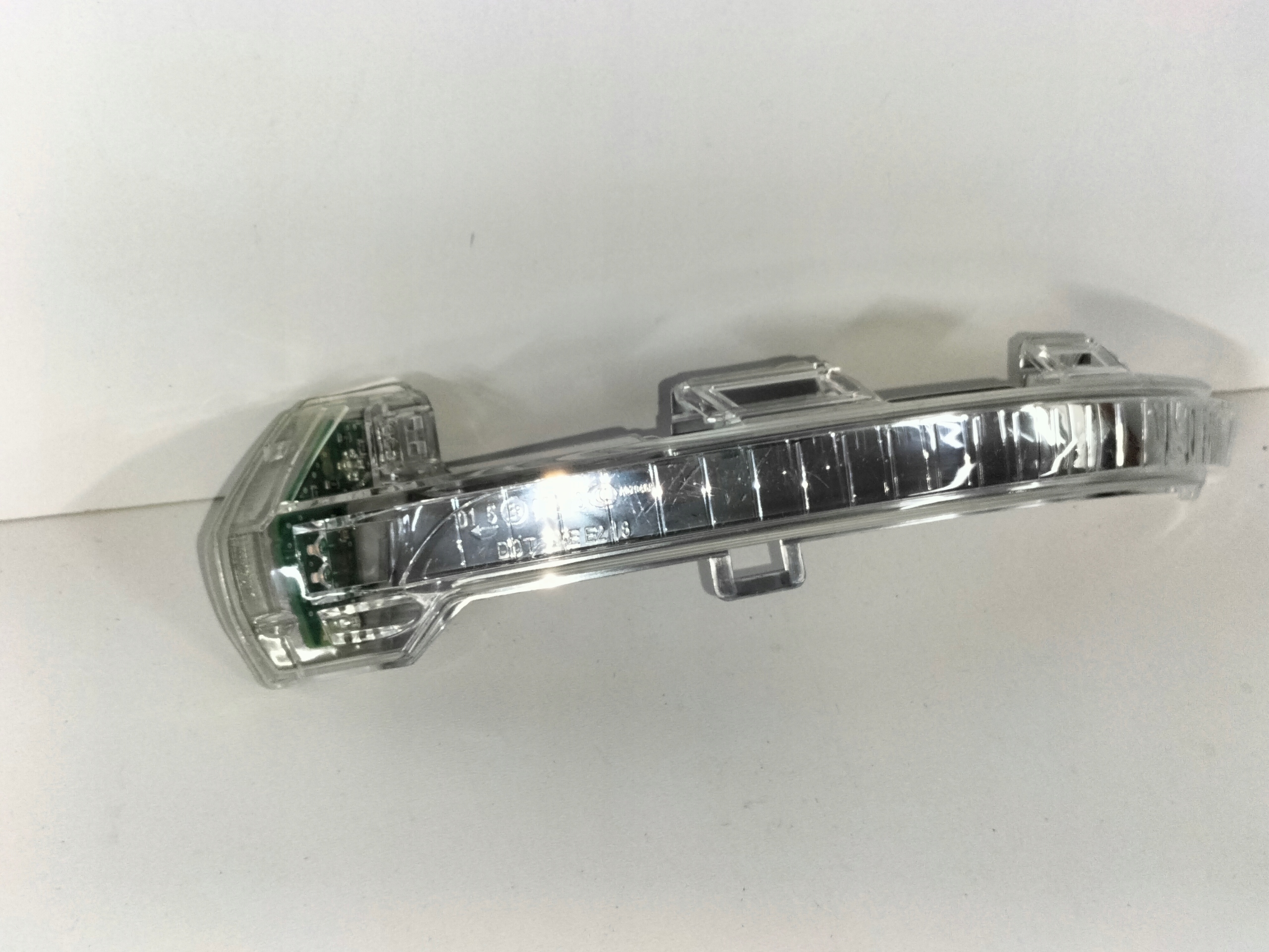 LAVA SMEROVKA V ZRKADLE VW PASSAT B8 14-