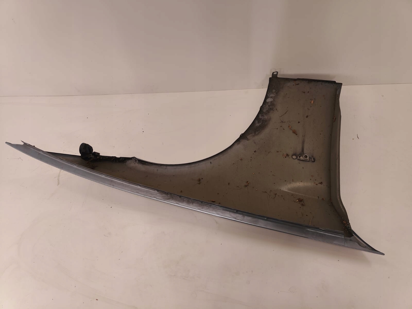 BMW 3 seria 05-12 ĽAVÝ PREDNÝ BLATNÍK