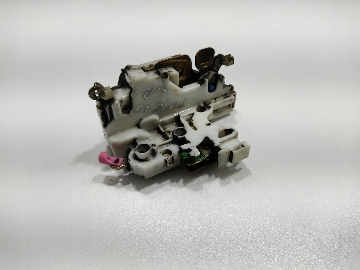 ZAMOK LAVYCH PREDNYCH DVERI NISSAN NAVARA D22 PICK-UP 1997-2005 EUROPA