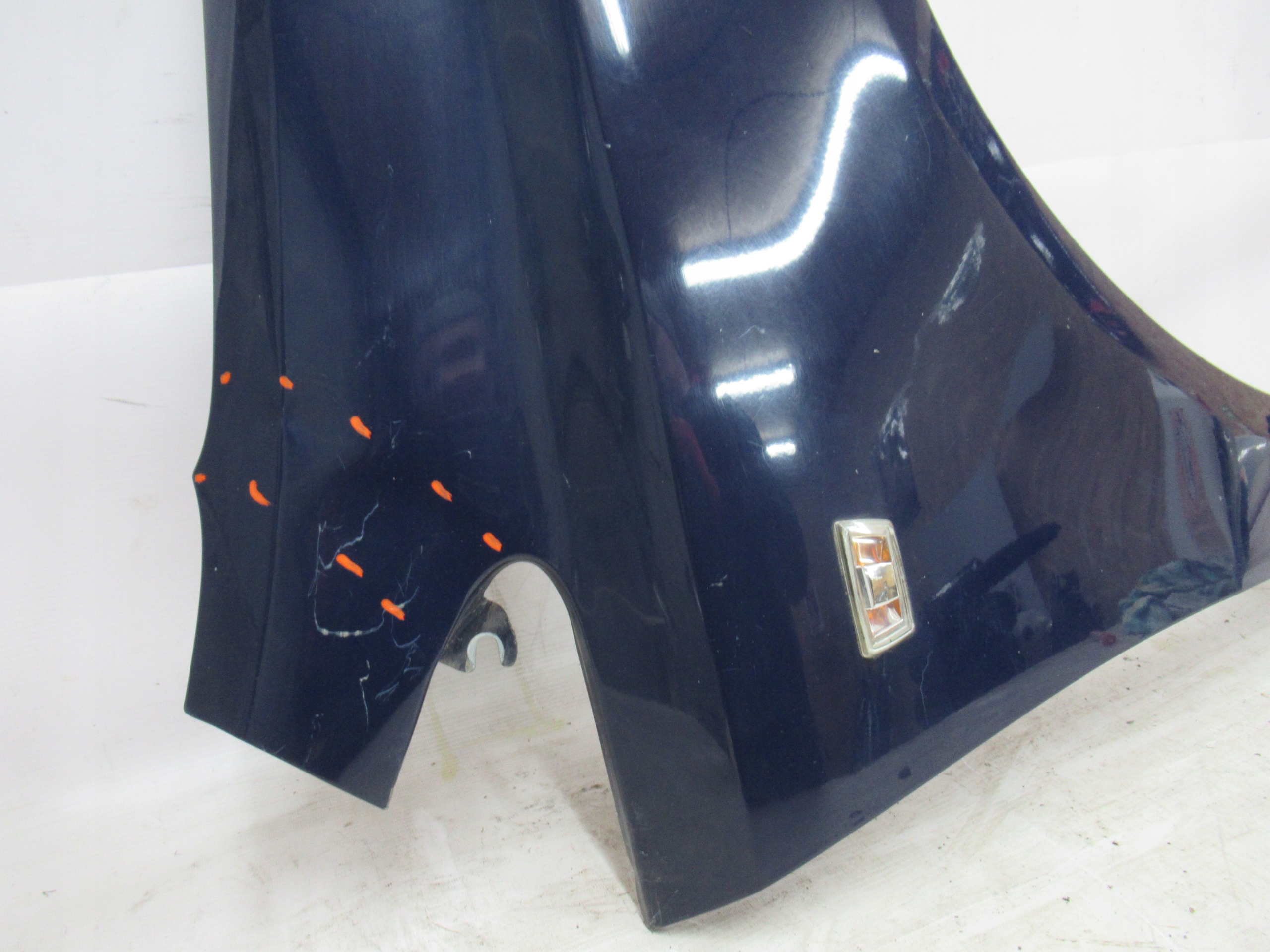 PRAVÝ PREDNÝ BLATNÍK OPEL CORSA D