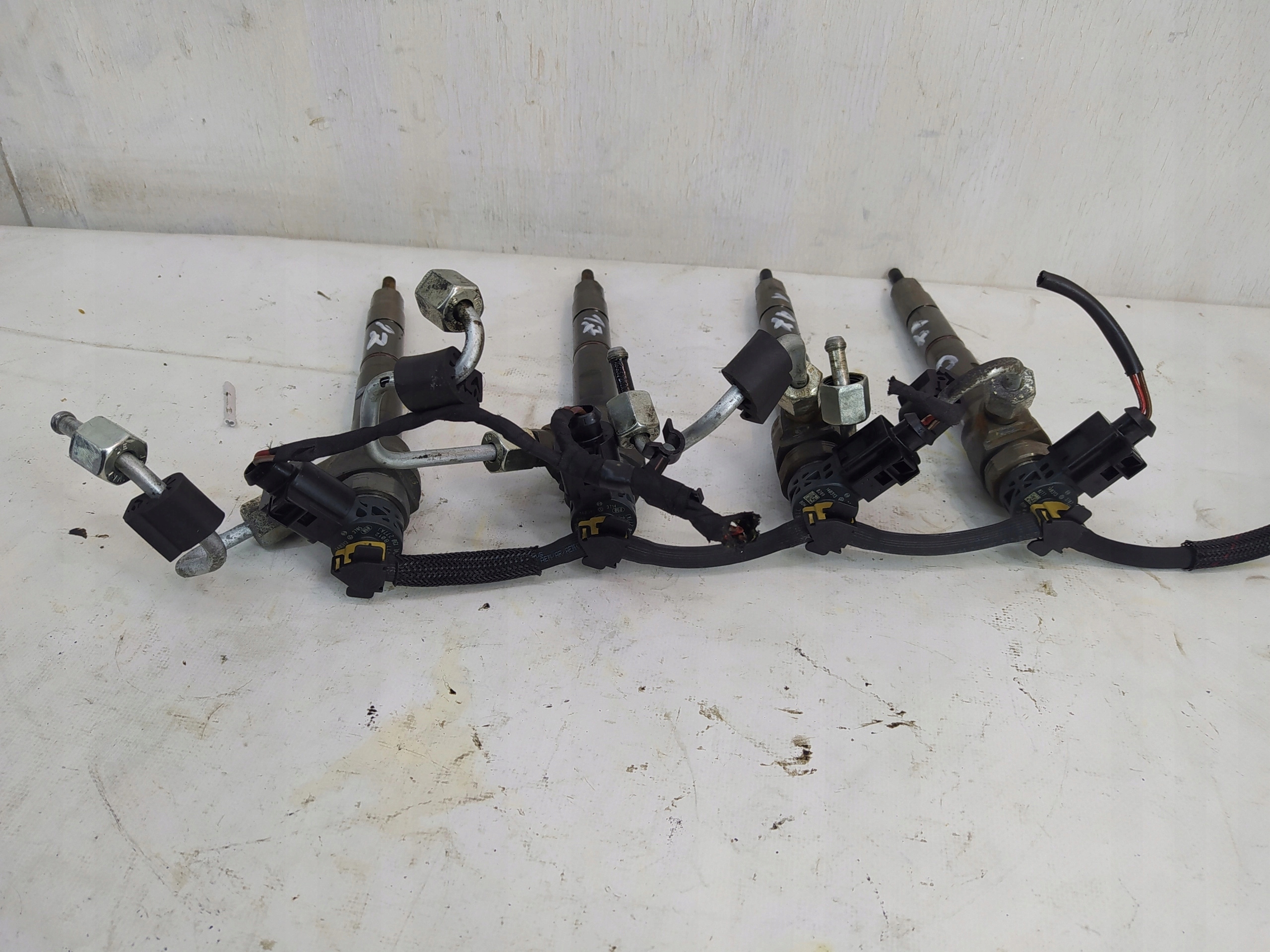 SKODA OCTAVIA III 1.6 TDI VSTREKOVACIA TRYSKA 0445110477 04L130277AJ