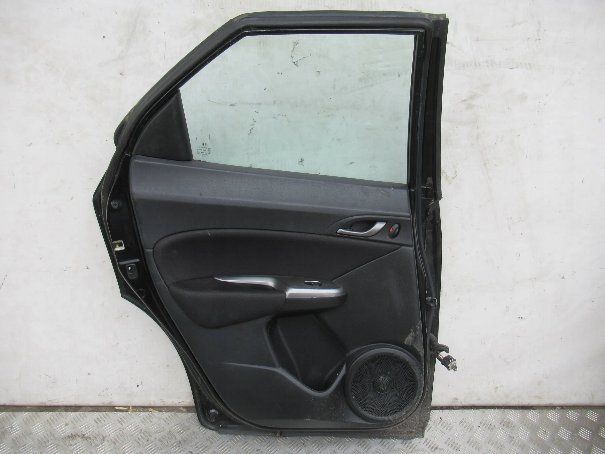 LAVE ZADNE DVERE CIVIC UFO