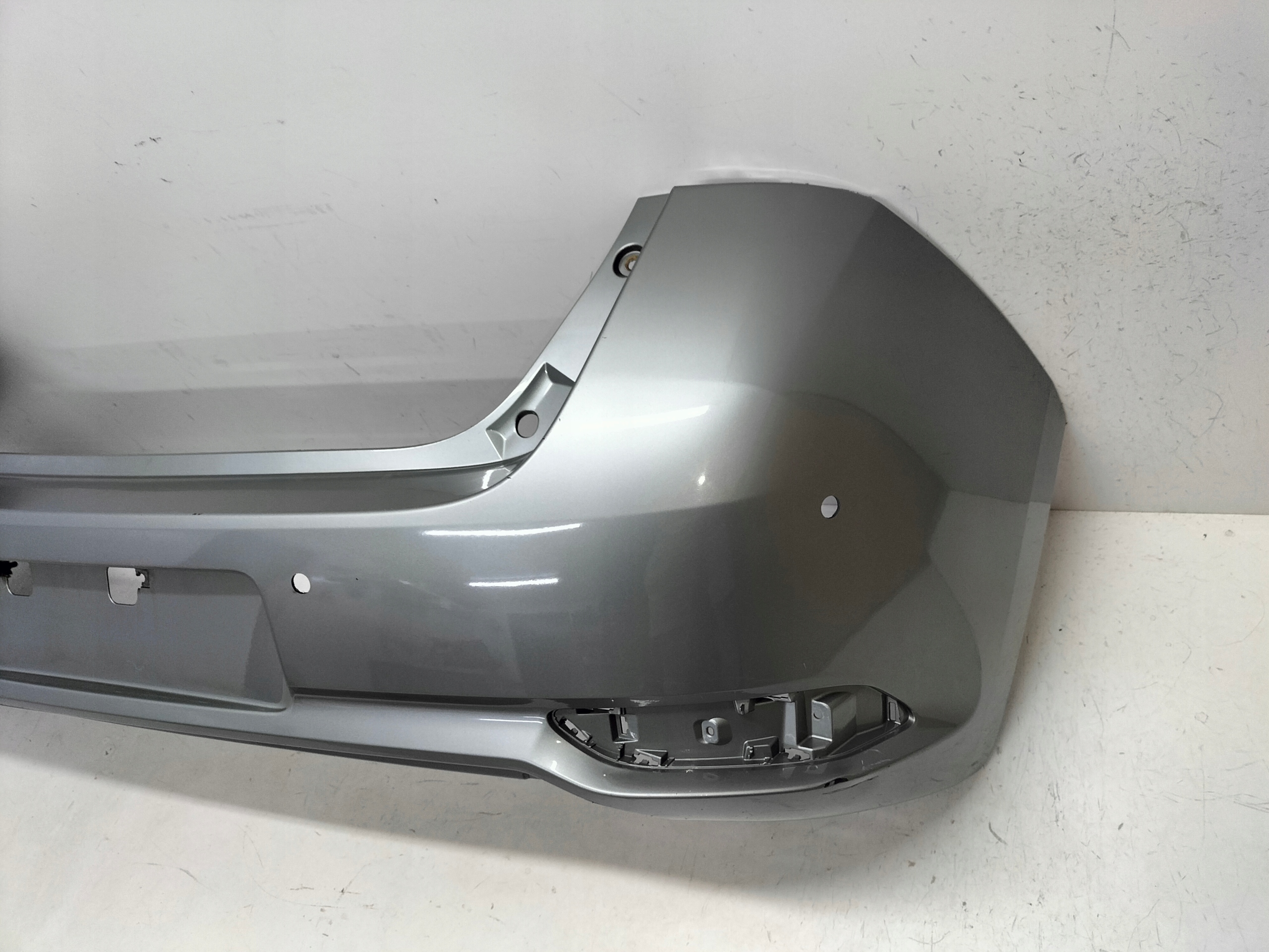 ZADNÝ NÁRAZNÍK TOYOTA AURIS II LIFT 15-18 HB