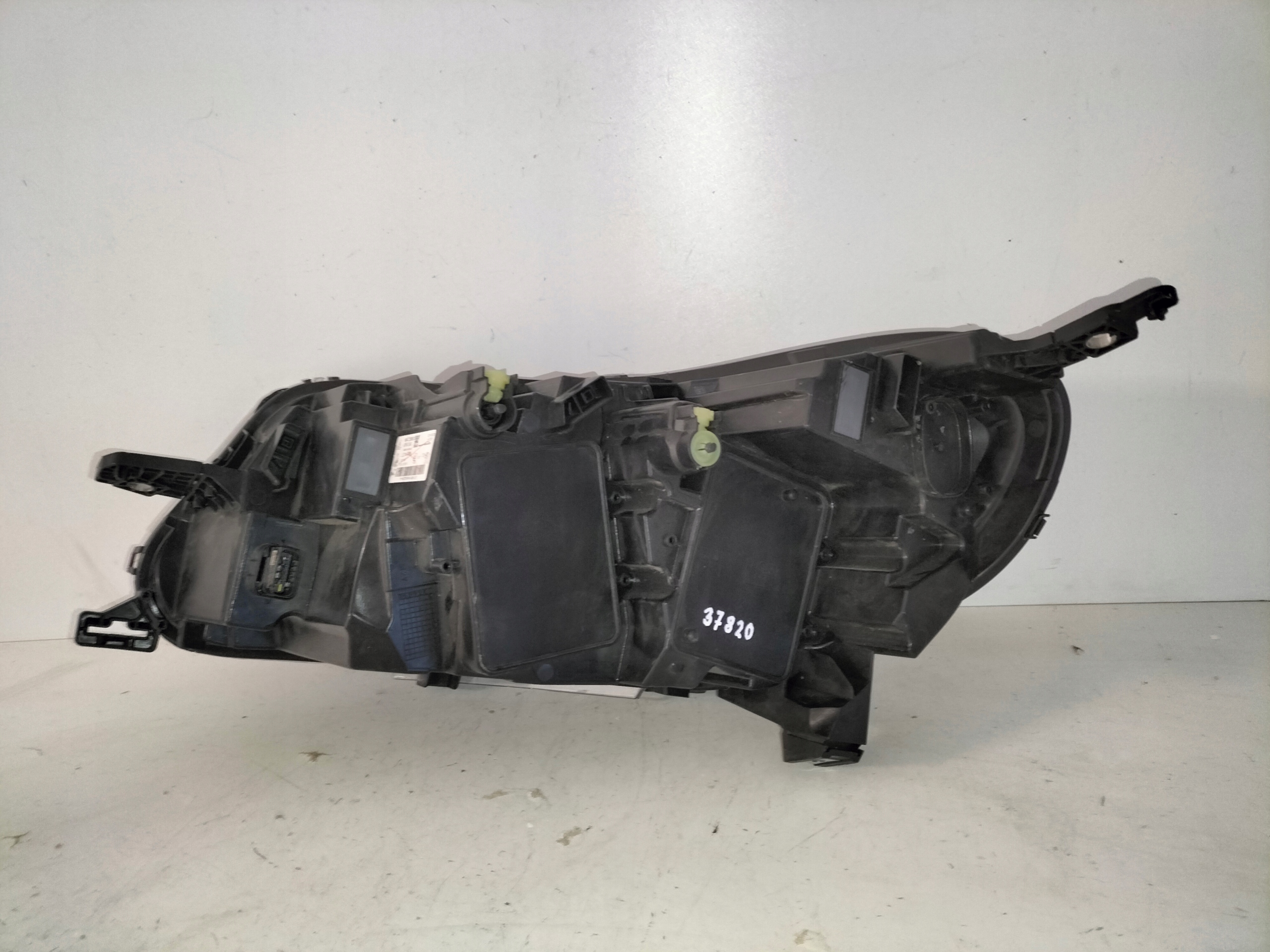 PRAVE PREDNE SVETLO PEUGEOT EXPERT IV TRAVELLER 24- FULL LED