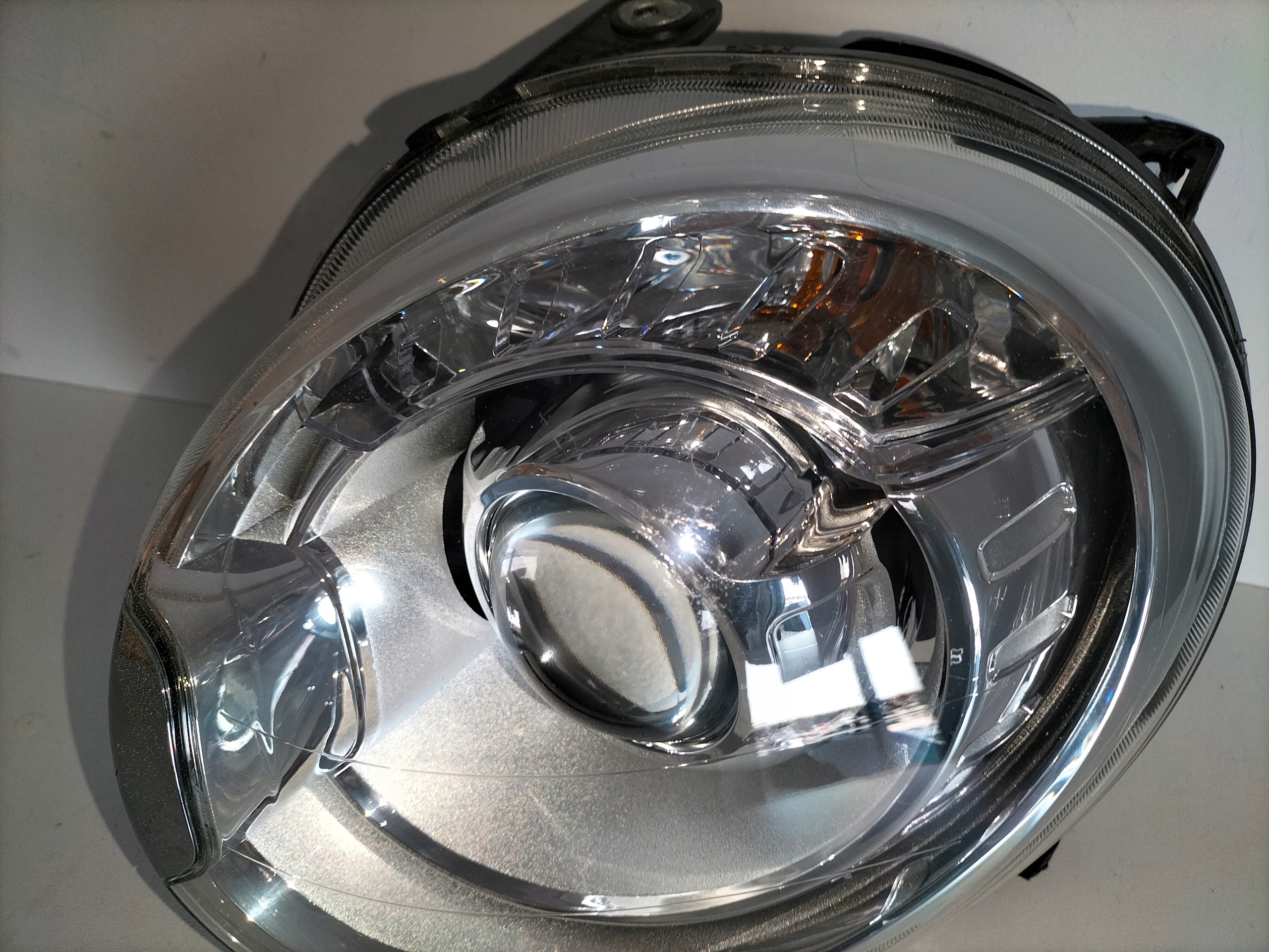 LAVE PREDNE SVETLO FIAT 500 07-15 XENON